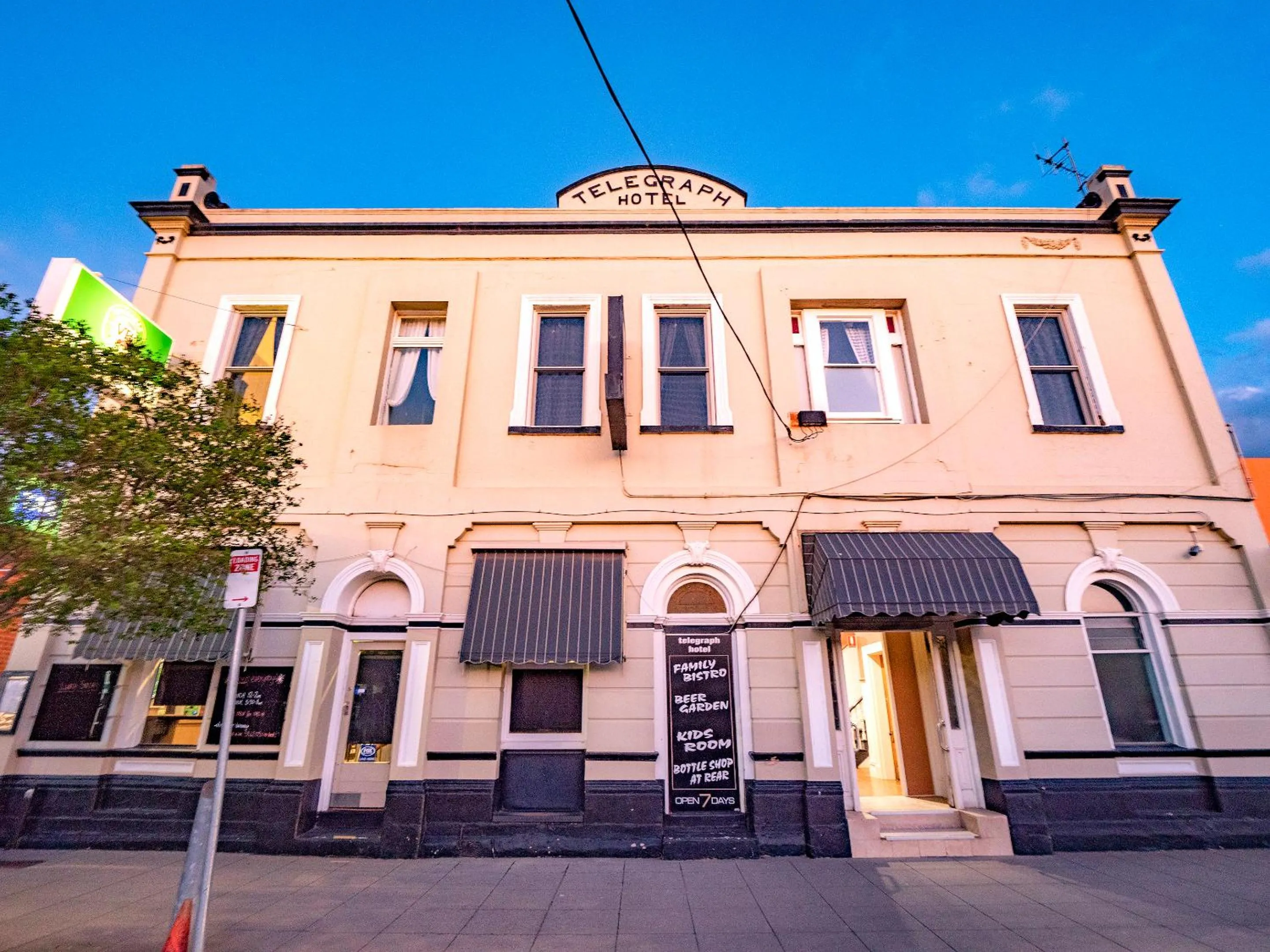 Facade/entrance in Telegraph Hotel Numurkah