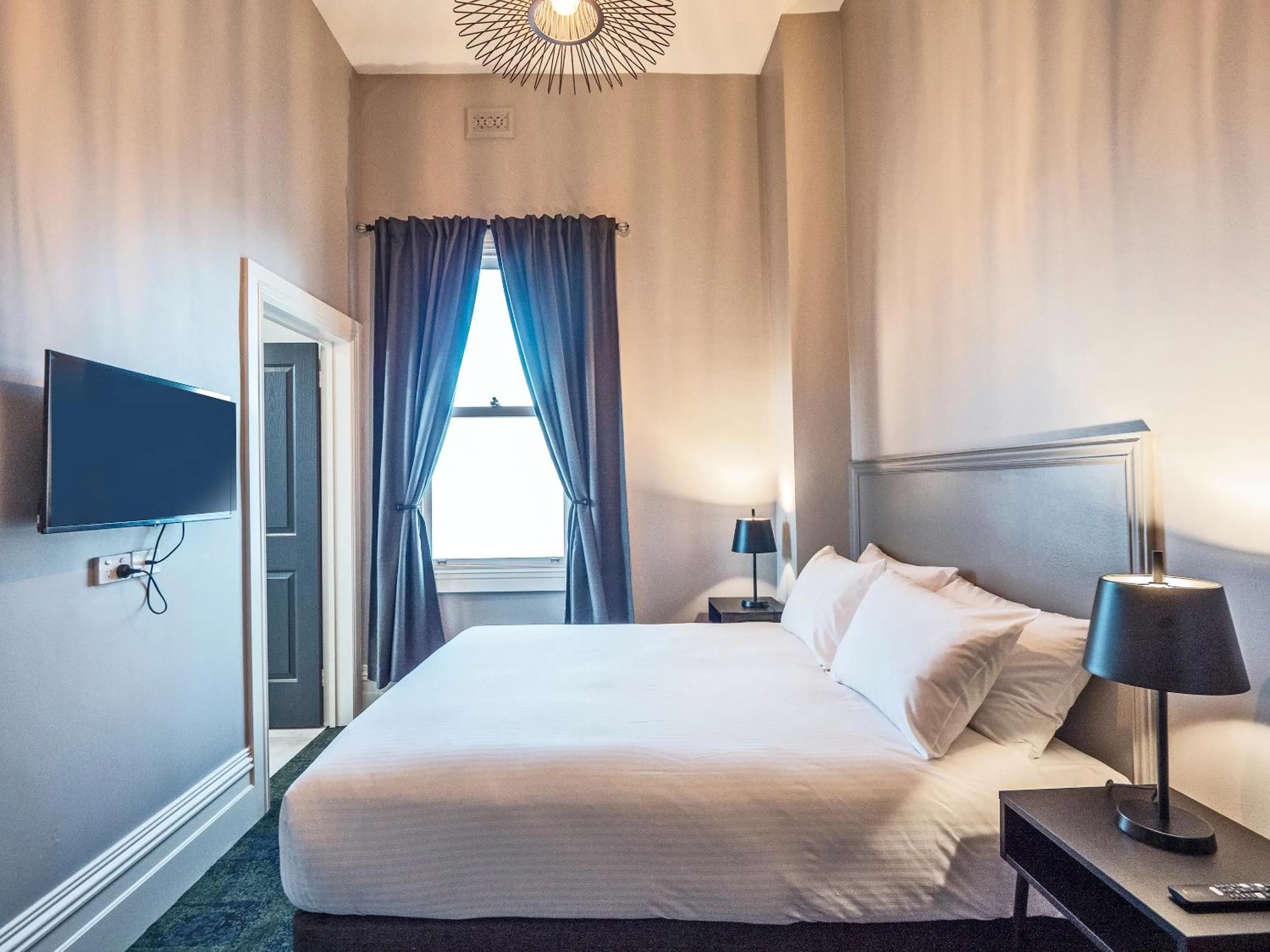 Bedroom, Bed in Telegraph Hotel Numurkah