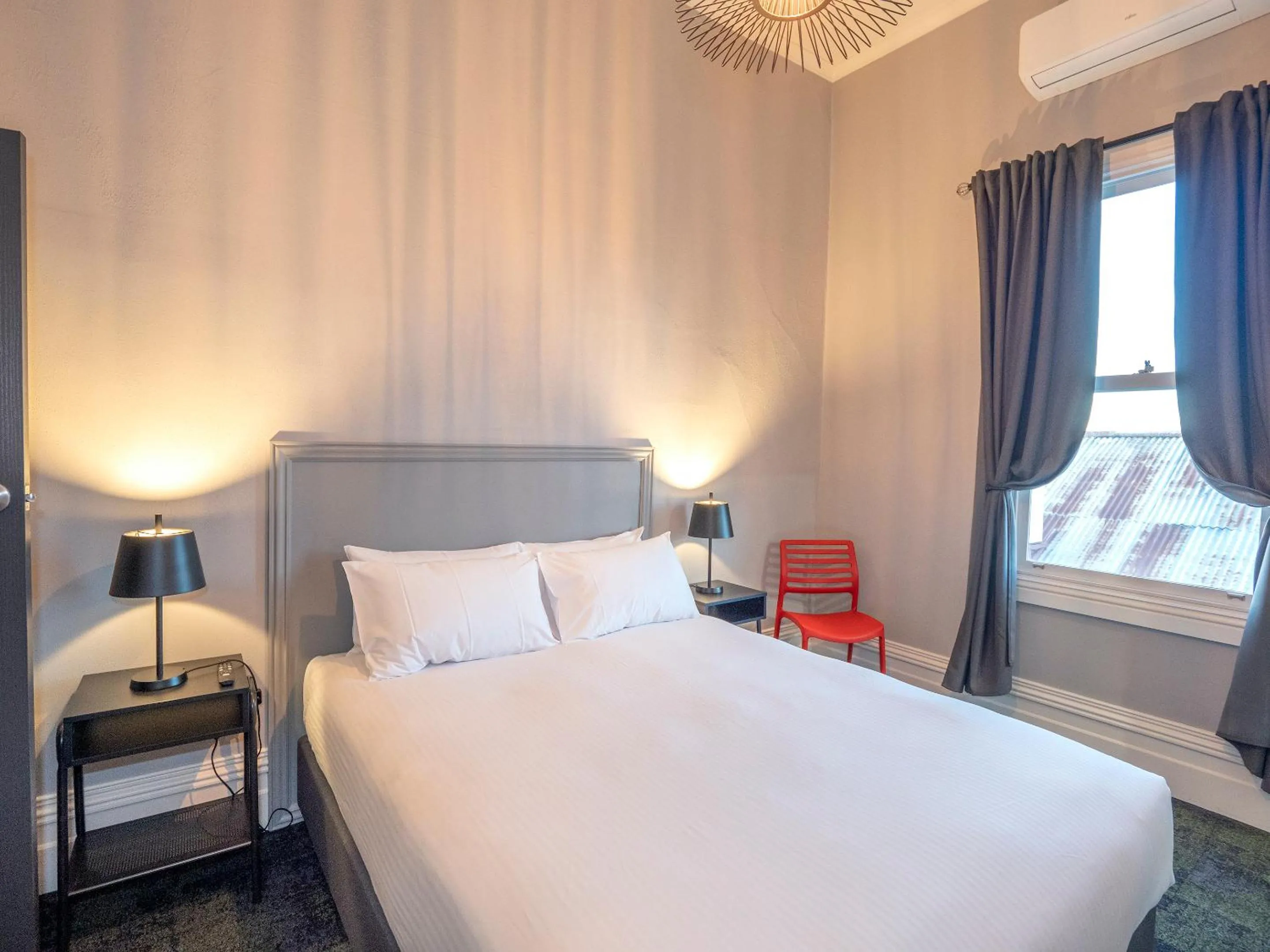 Photo of the whole room, Bed in Telegraph Hotel Numurkah