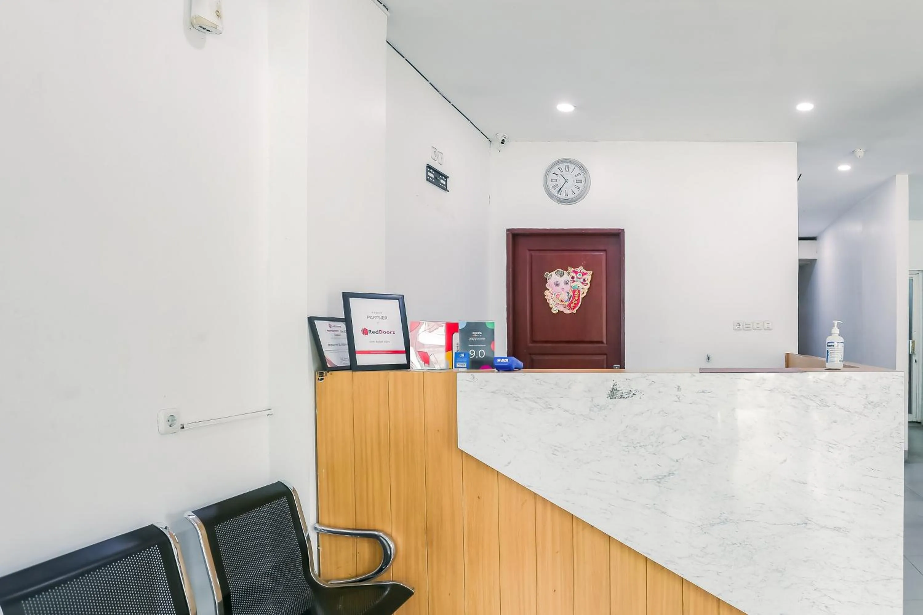 Lobby or reception in RedDoorz at Seindo Hotel Medan