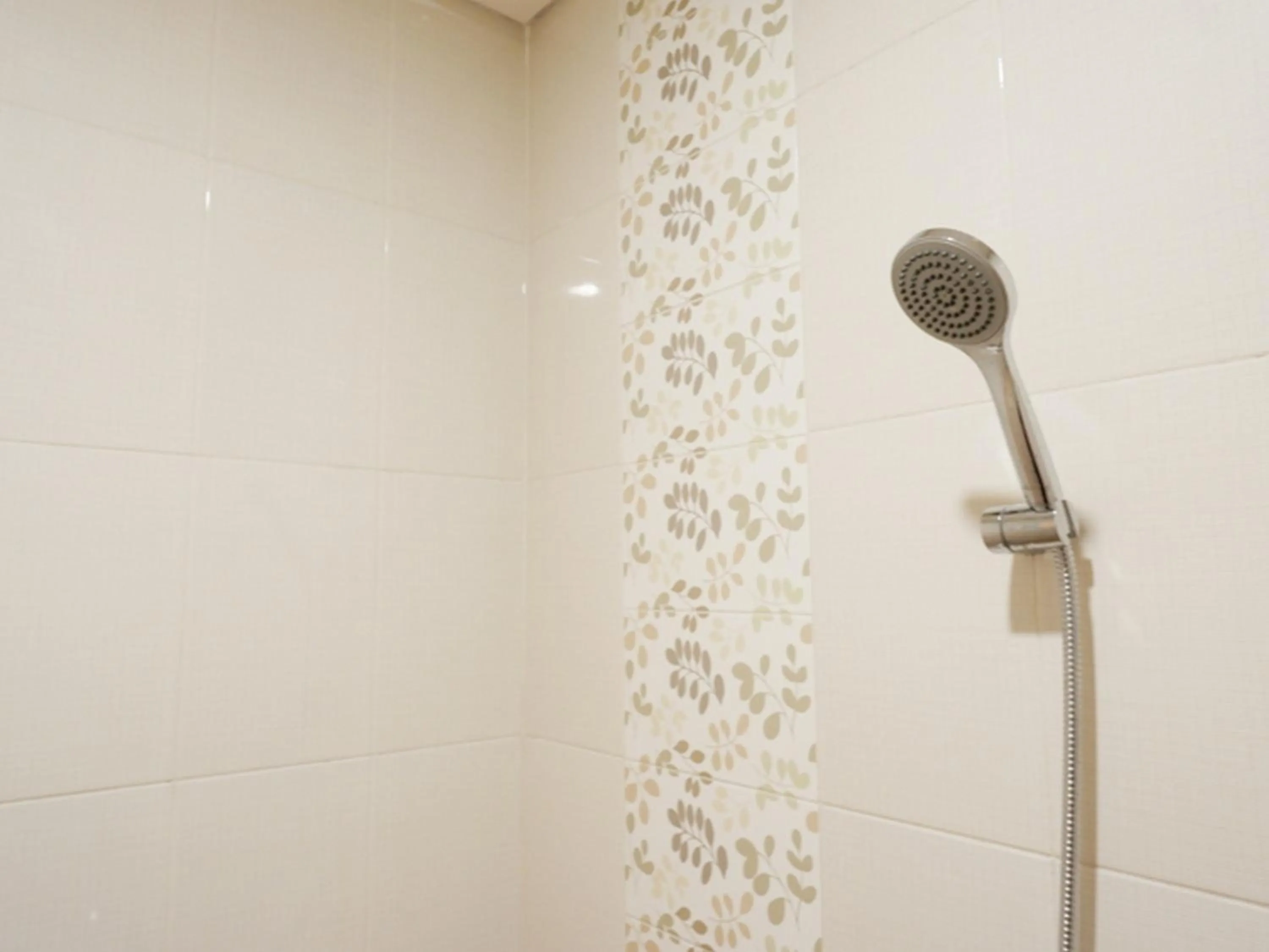 Bathroom in RedDoorz near Exit Tol Banyumanik 2