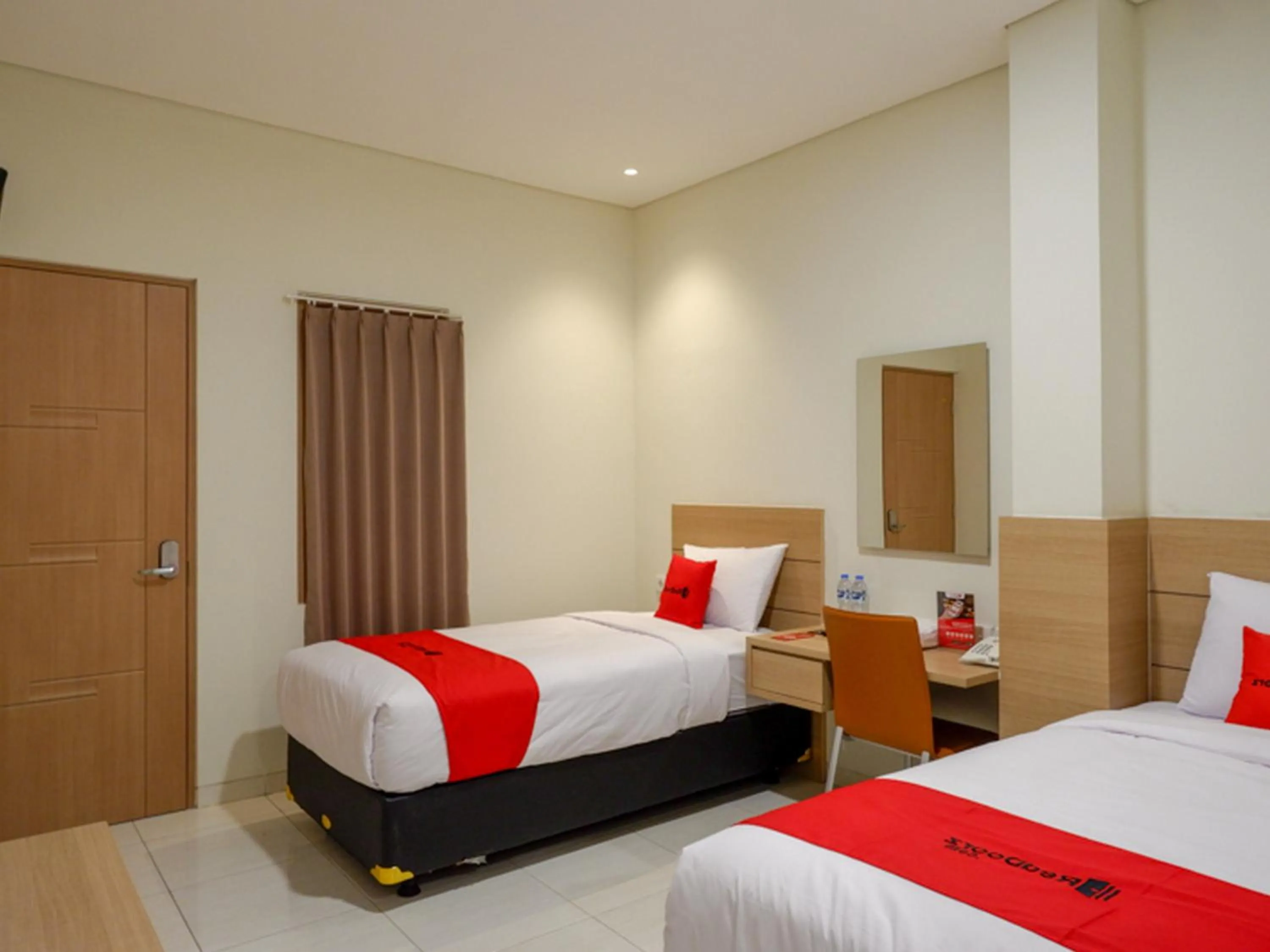 Bed in RedDoorz near Exit Tol Banyumanik 2