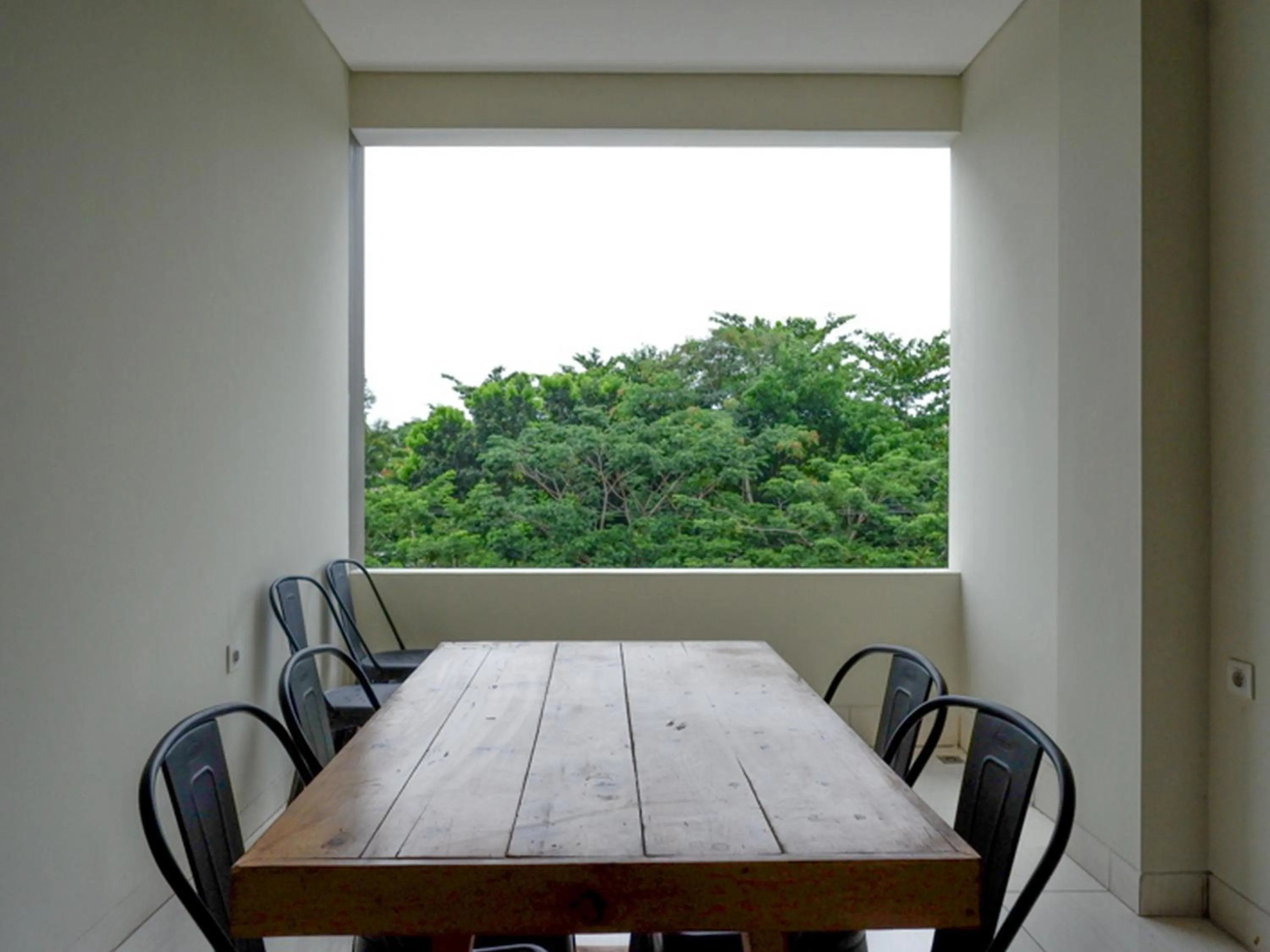 Property logo or sign in RedDoorz near Exit Tol Banyumanik 2