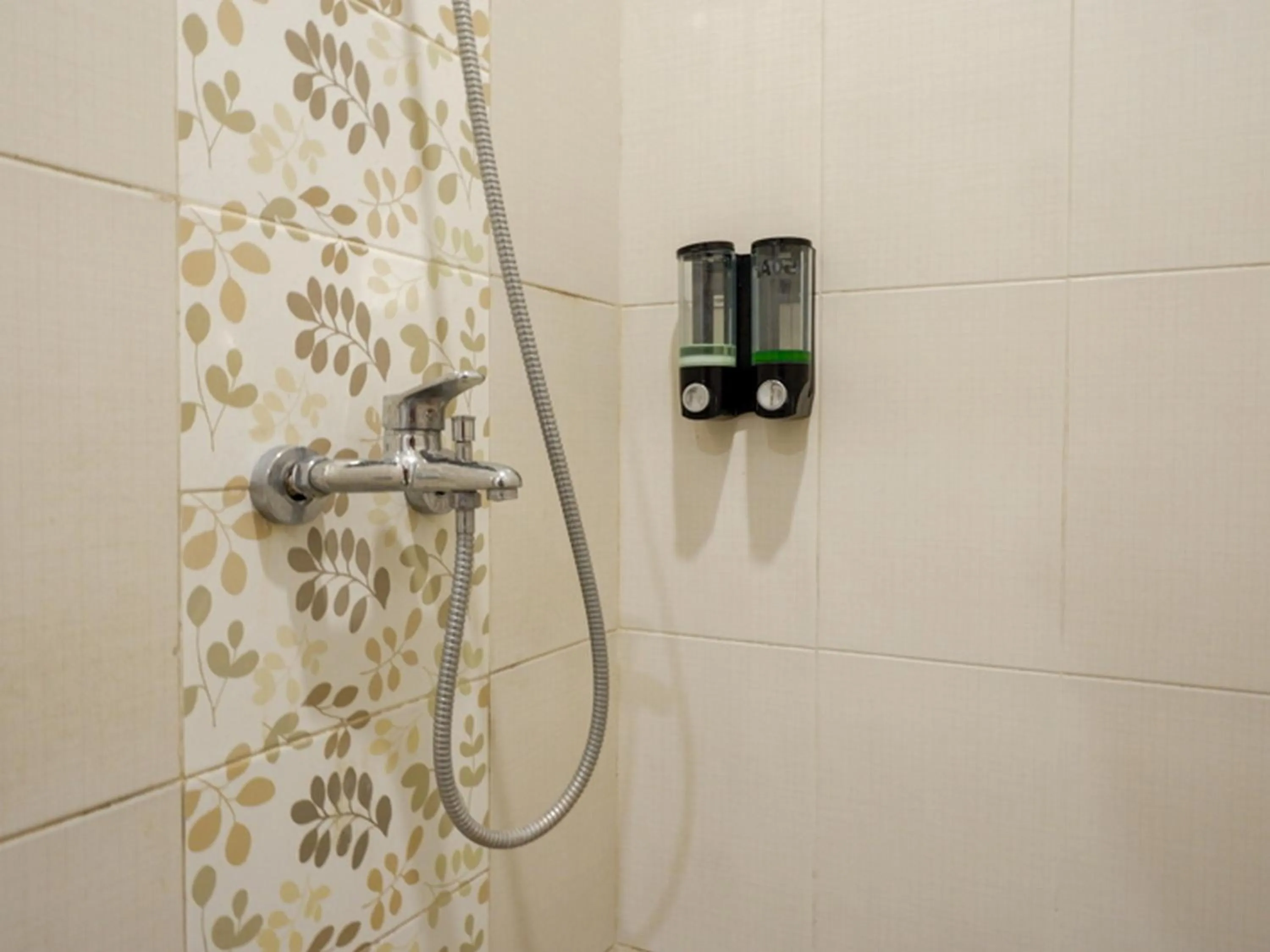 Bathroom in RedDoorz near Exit Tol Banyumanik 2