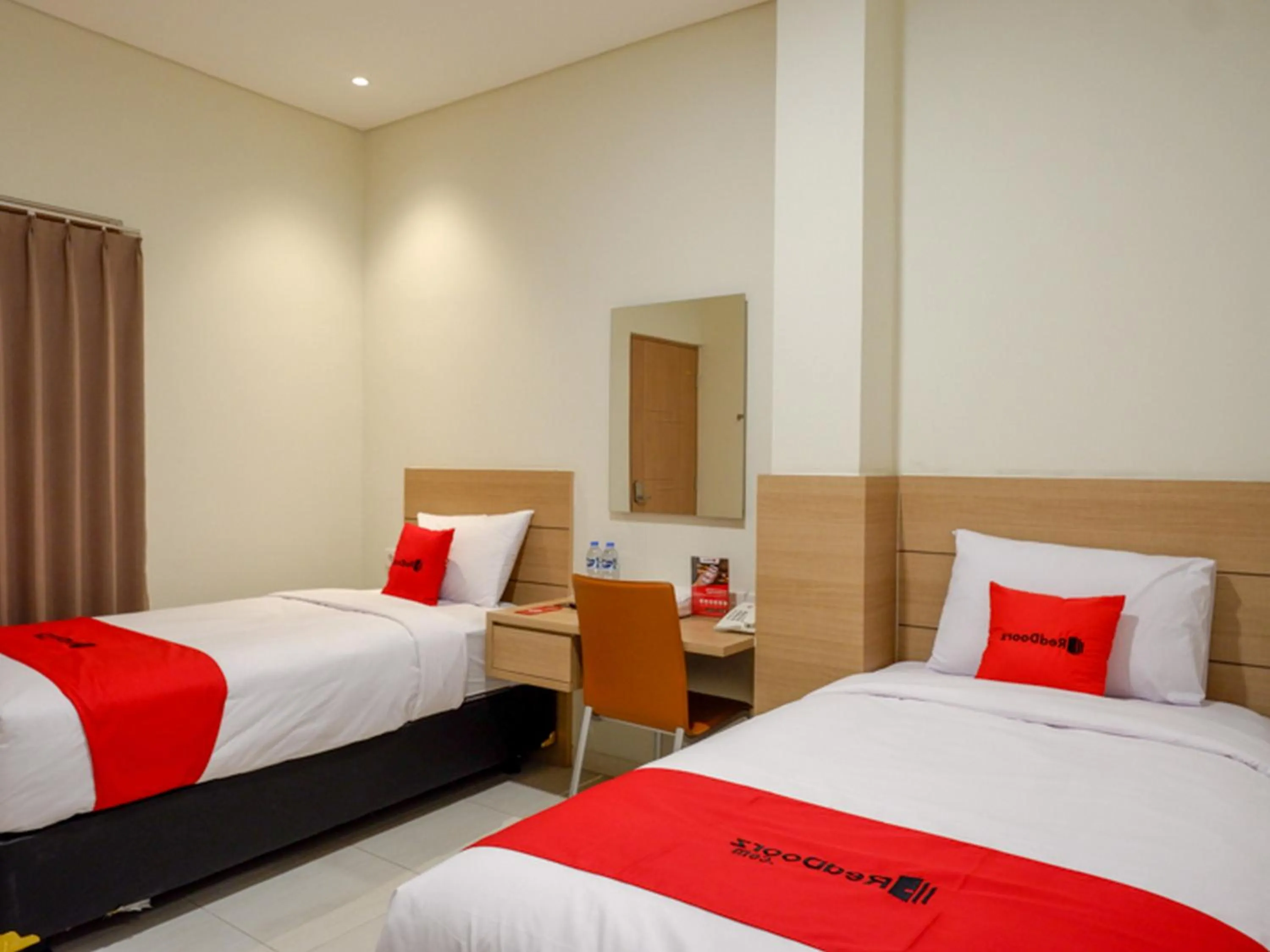 Bed in RedDoorz near Exit Tol Banyumanik 2