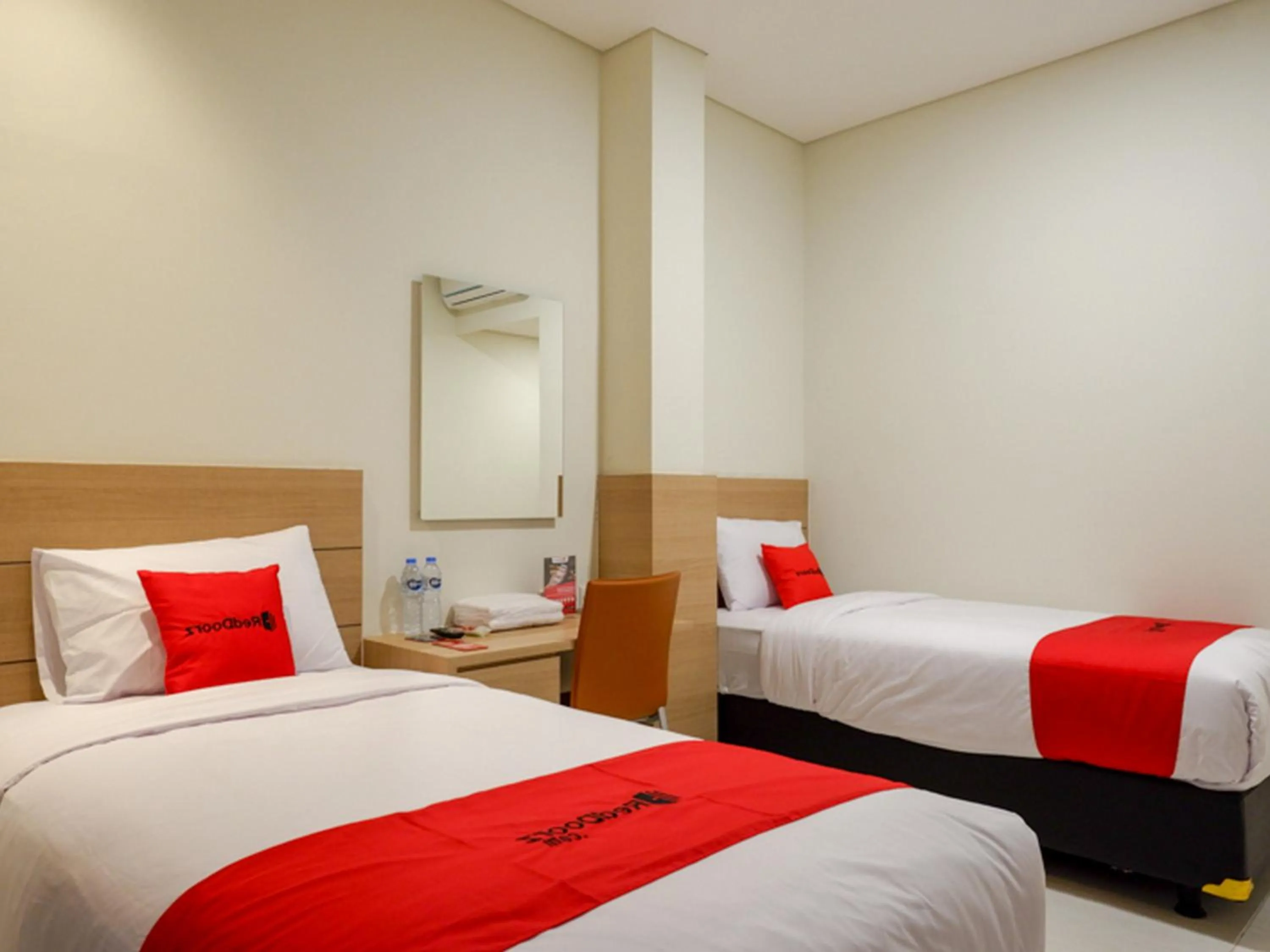 Bed in RedDoorz near Exit Tol Banyumanik 2