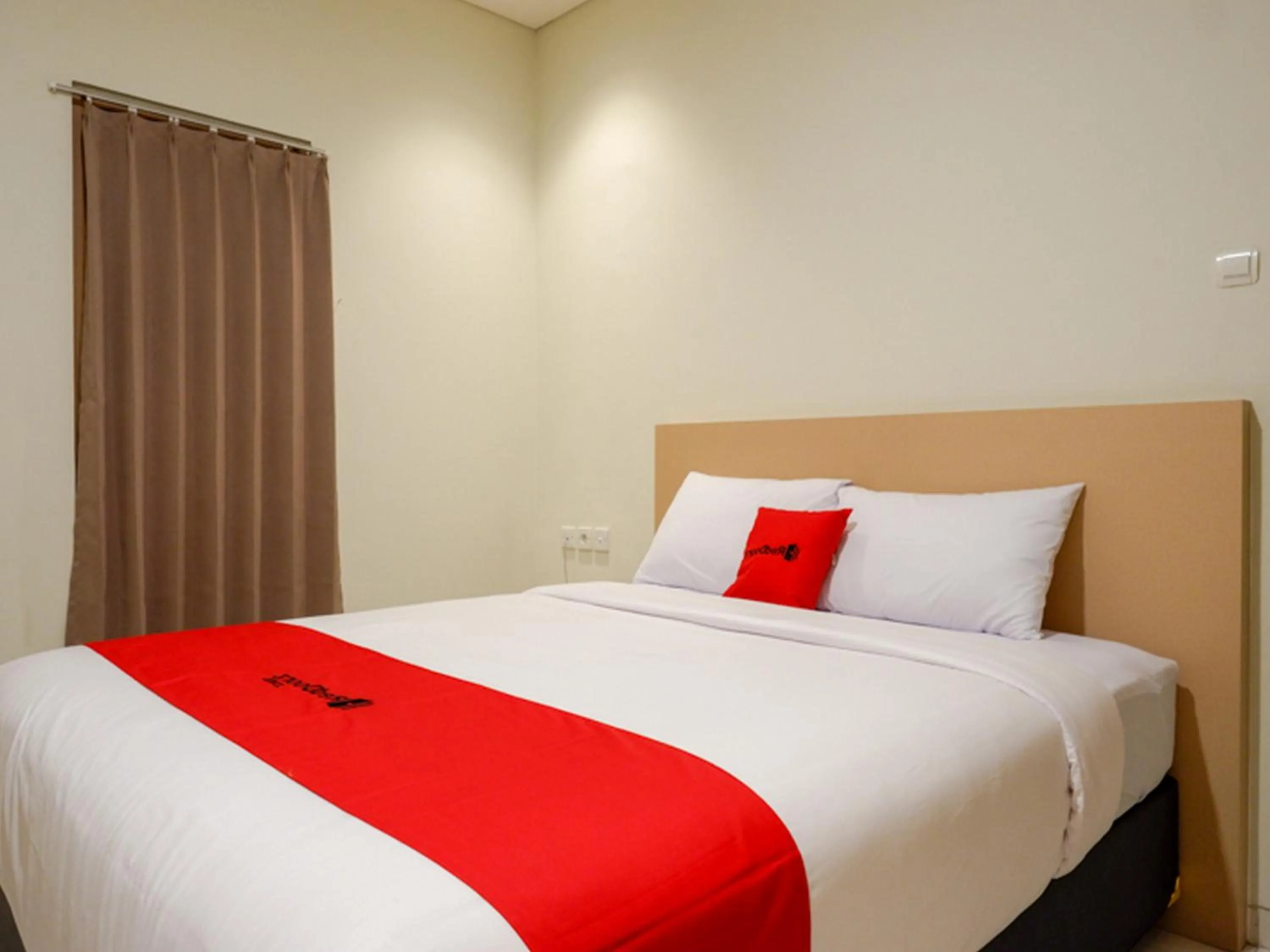 Bed in RedDoorz near Exit Tol Banyumanik 2