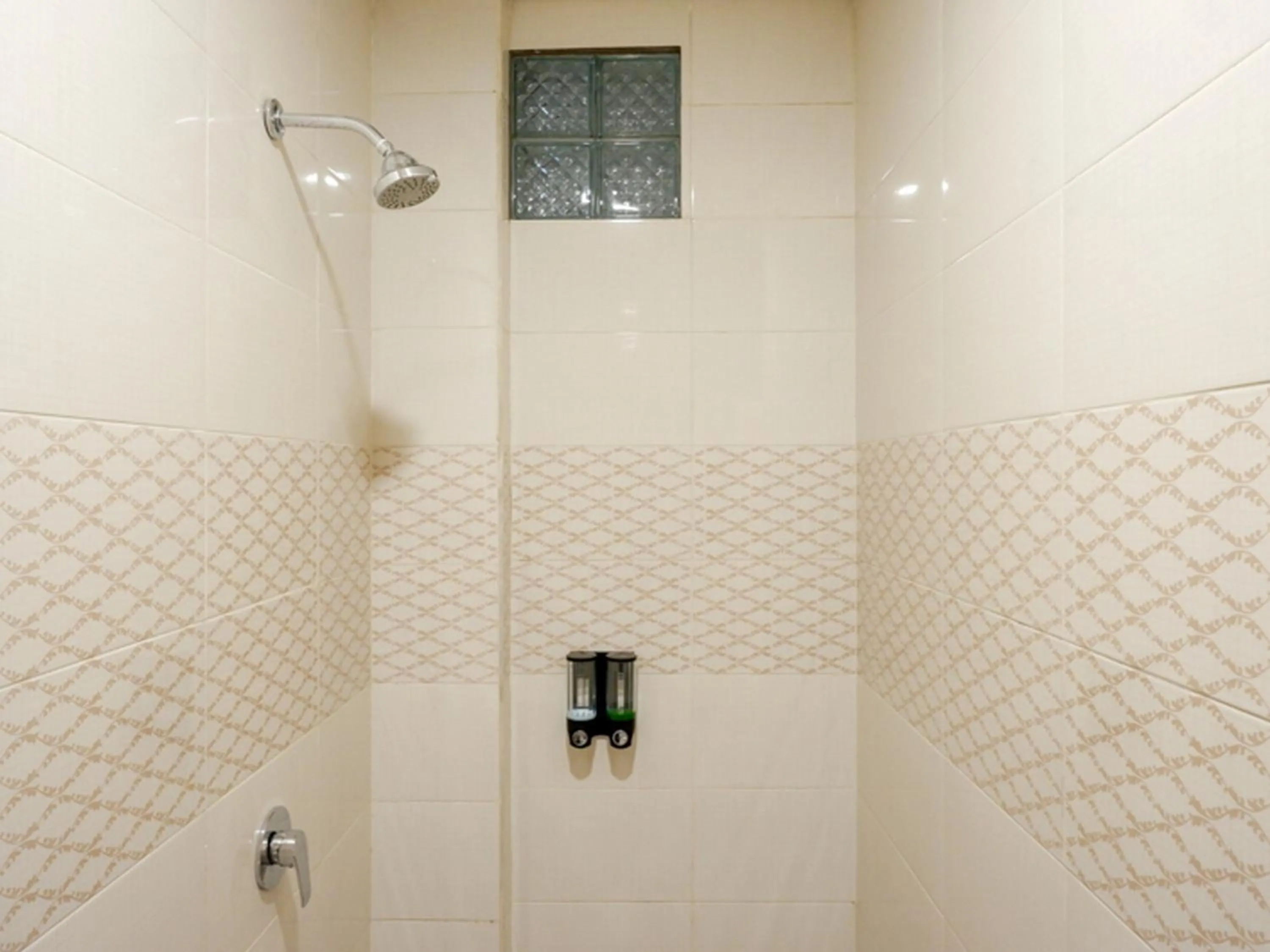 Bathroom in RedDoorz near Exit Tol Banyumanik 2