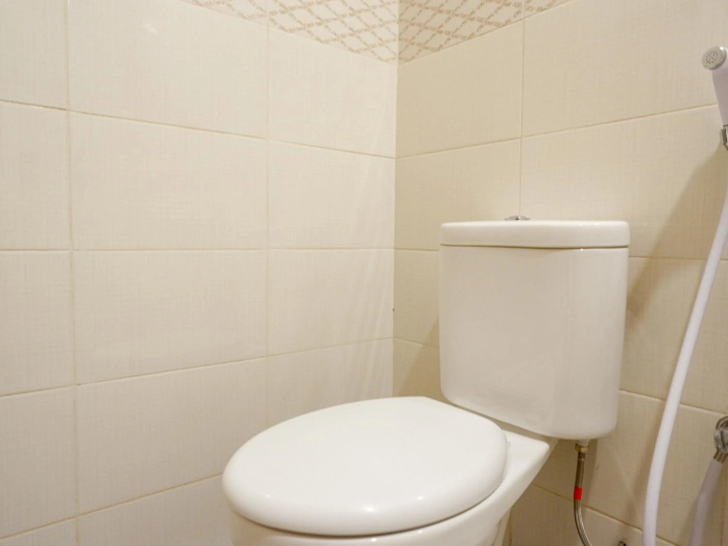 Bathroom in RedDoorz near Exit Tol Banyumanik 2