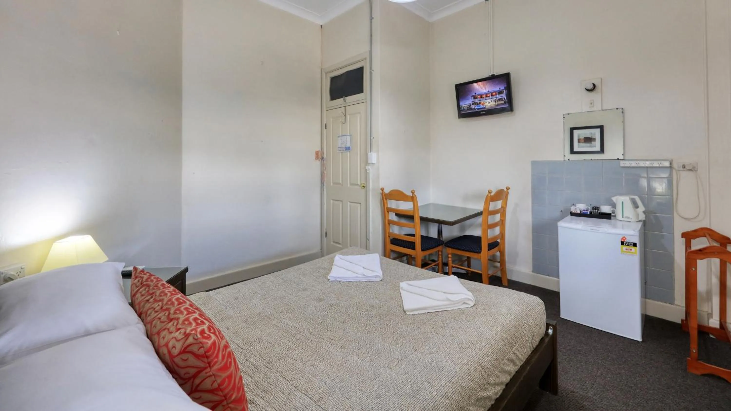 Bedroom, Bed in Commercial Travellers House