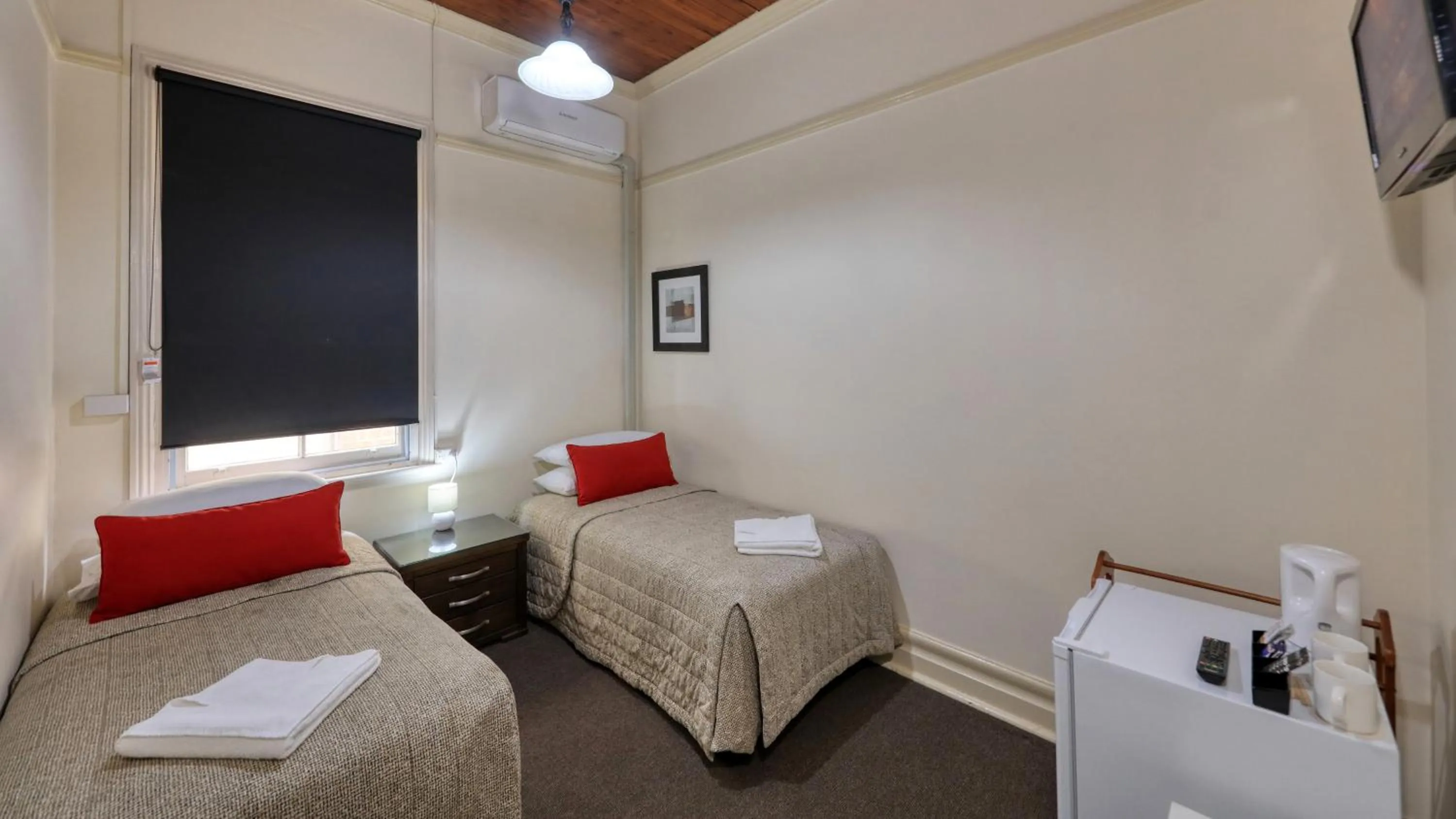 Bed in Commercial Travellers House