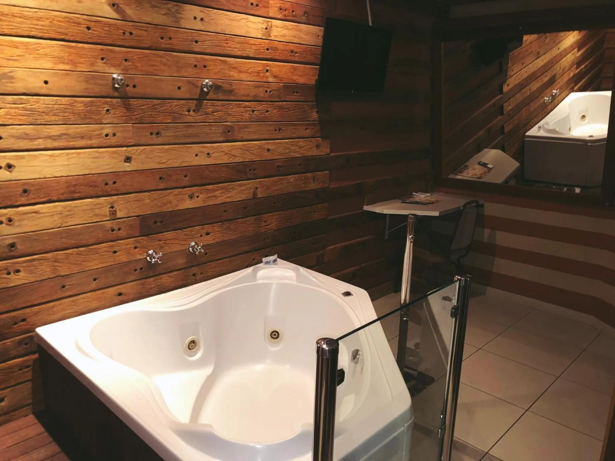 Hot Tub in David Plaza Hotel