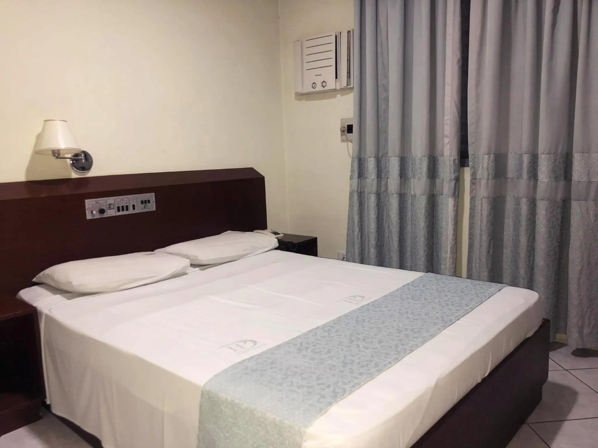 Photo of the whole room, Bed in David Plaza Hotel