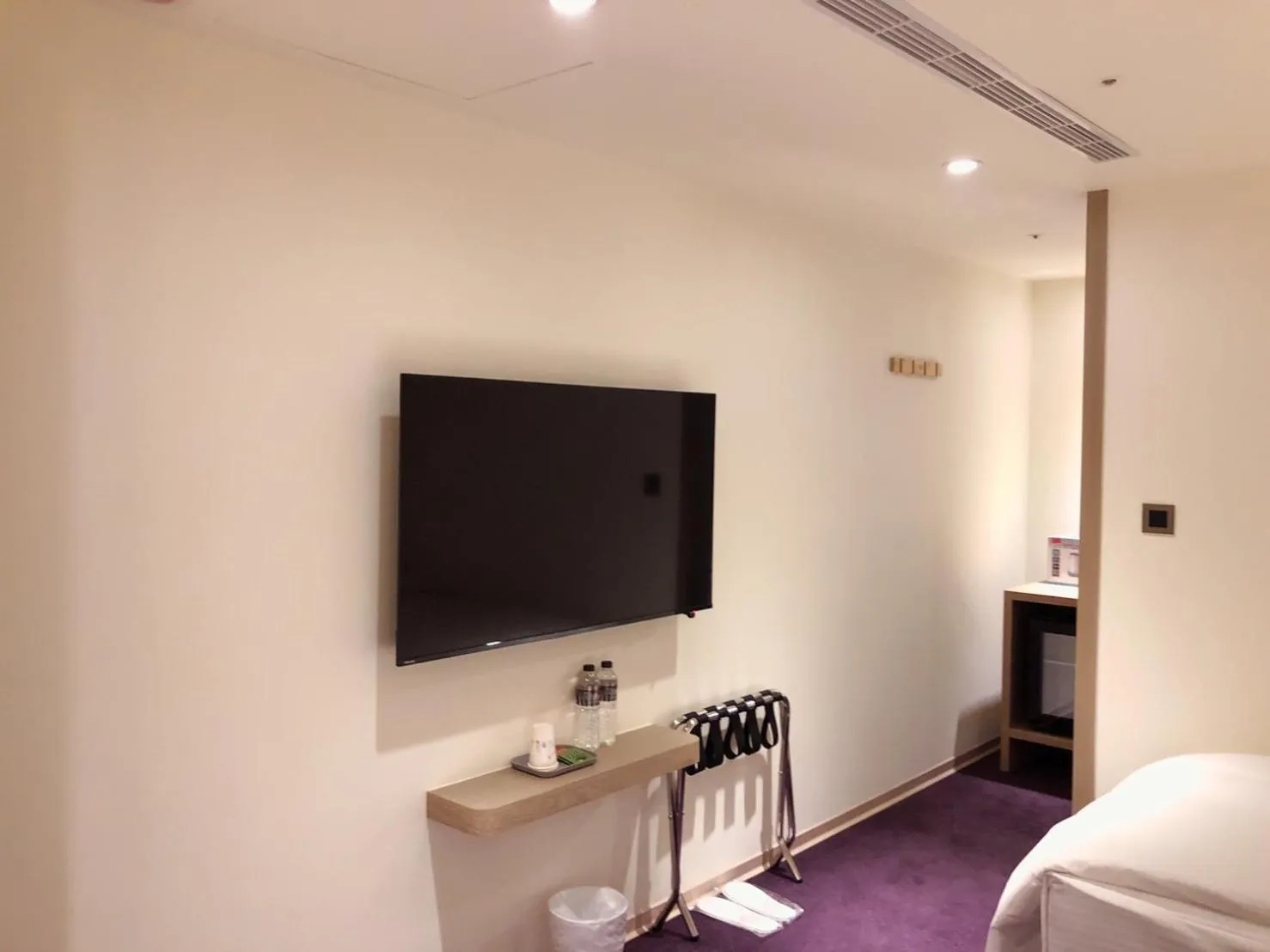 TV and multimedia, Bed in Michi Hotel - Luodong