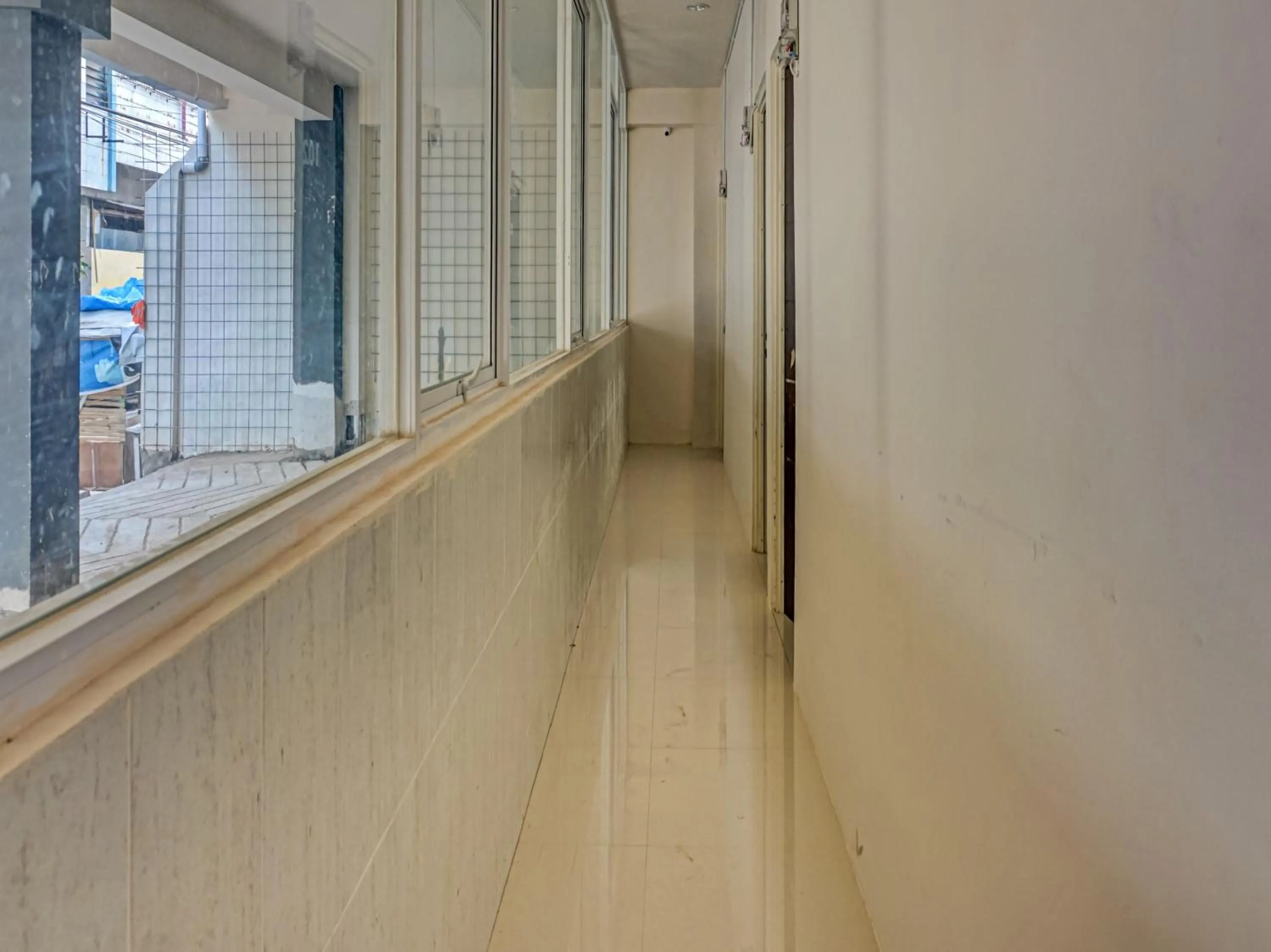 Area and facilities in RedDoorz at Jalan Somba Opu Losari