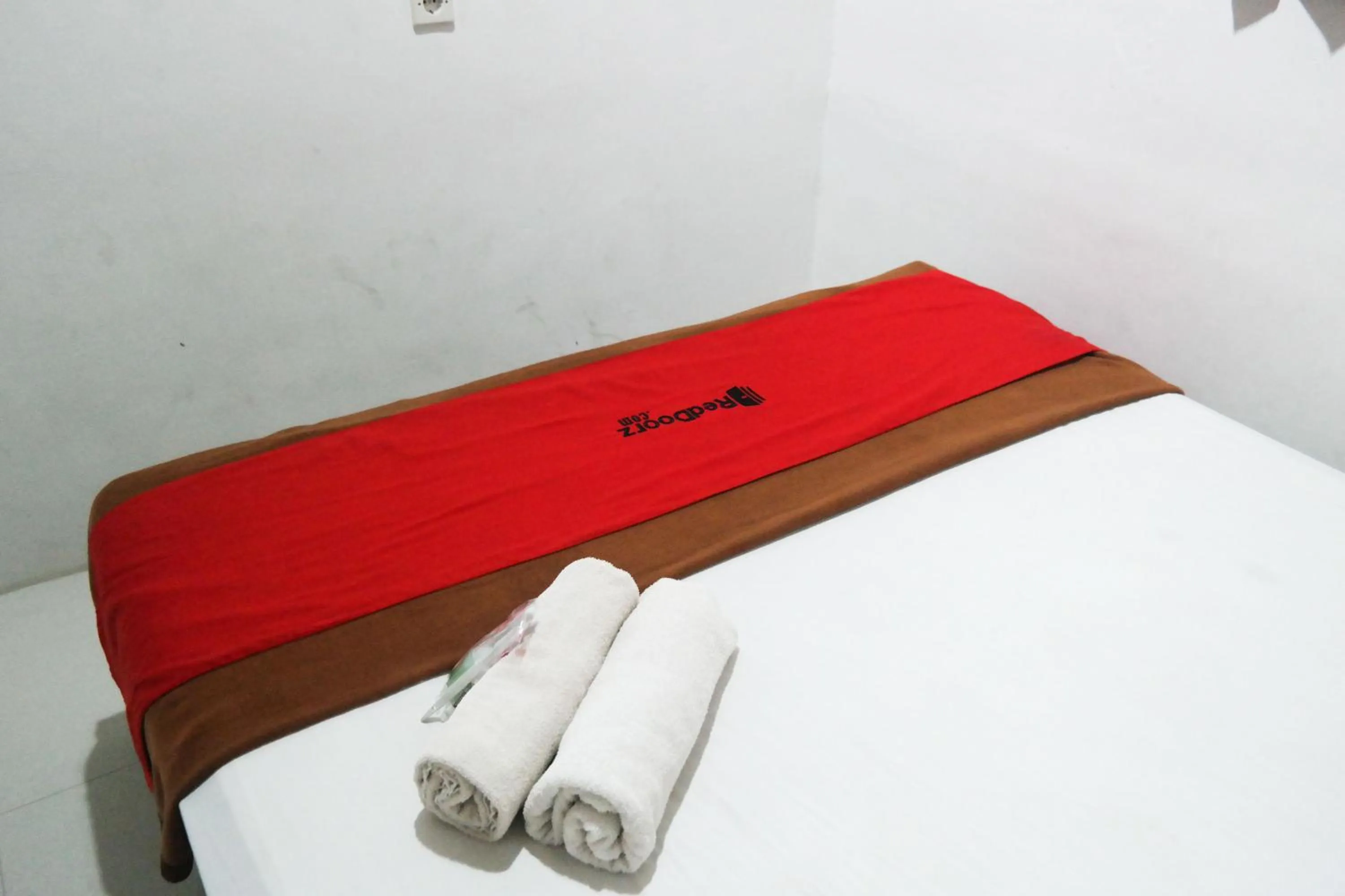 Bed in RedDoorz at Jalan Somba Opu Losari