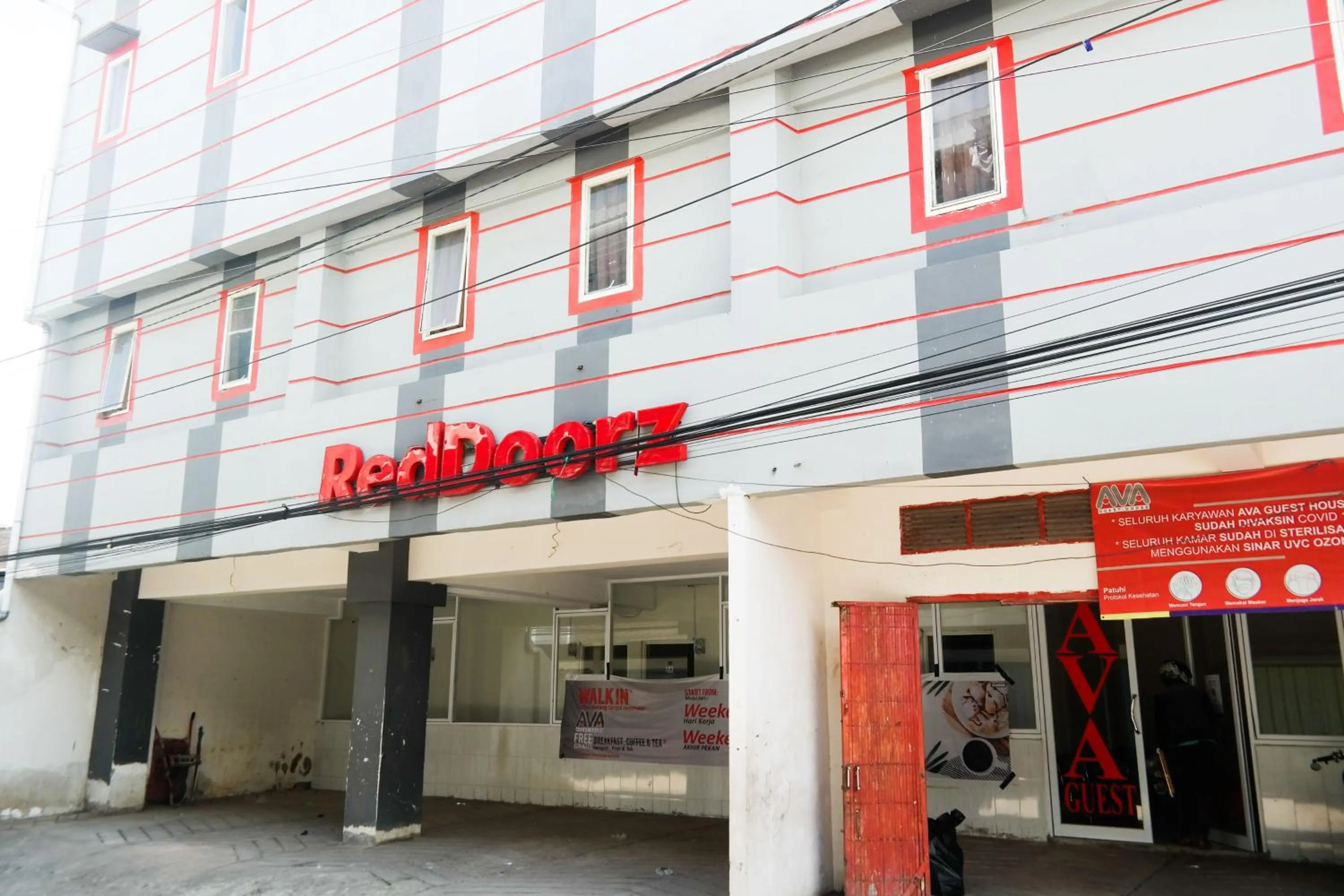 RedDoorz at Jalan Somba Opu Losari
