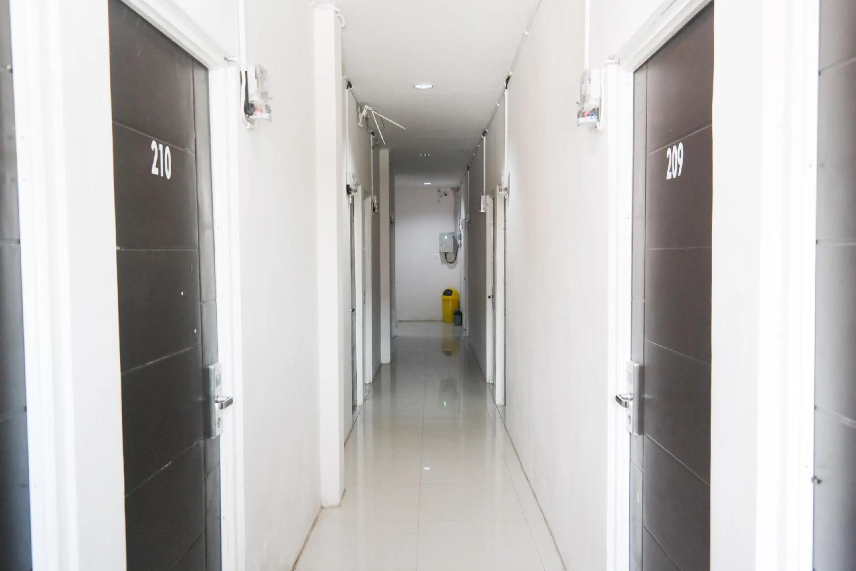 RedDoorz at Jalan Somba Opu Losari