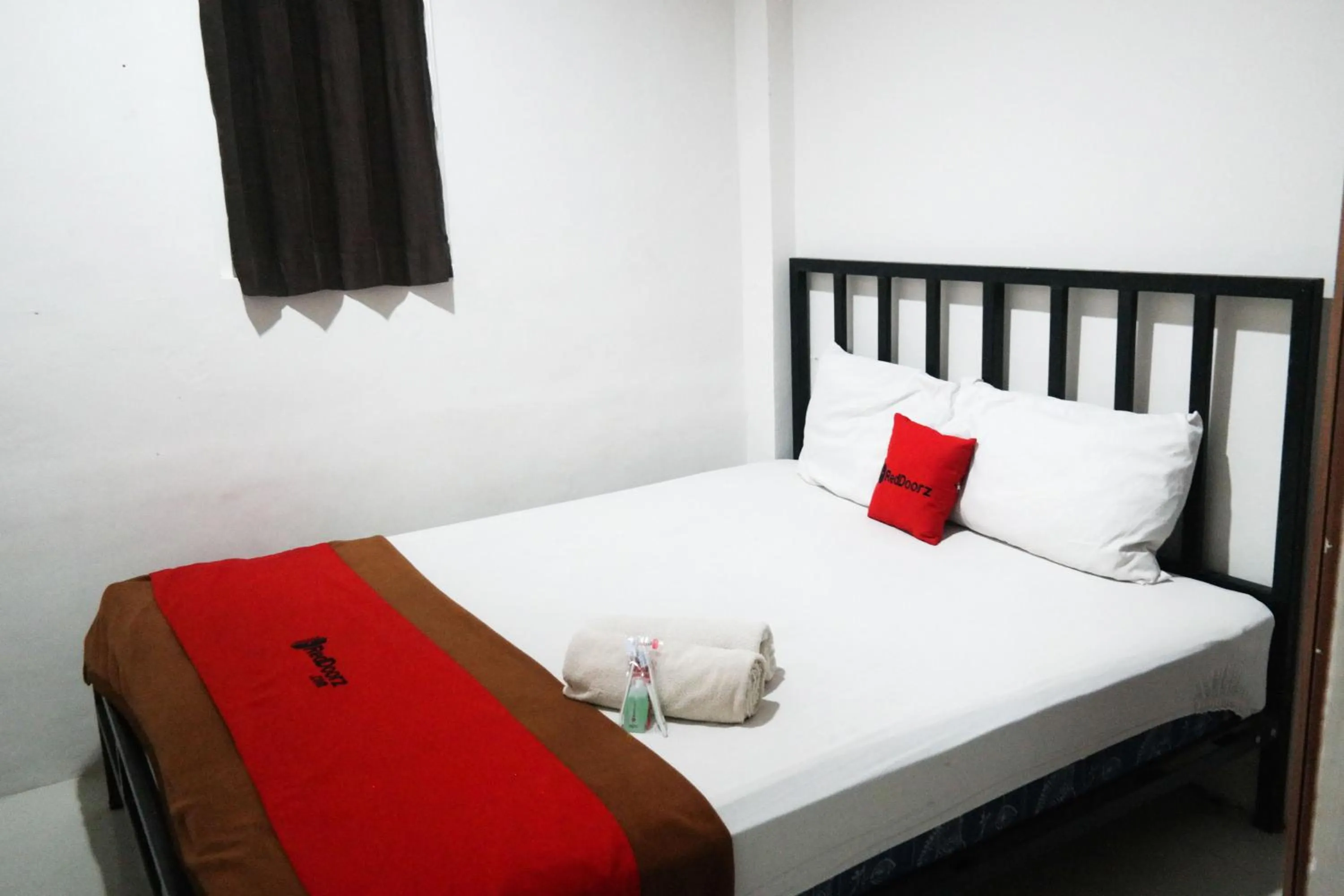 Bed in RedDoorz at Jalan Somba Opu Losari