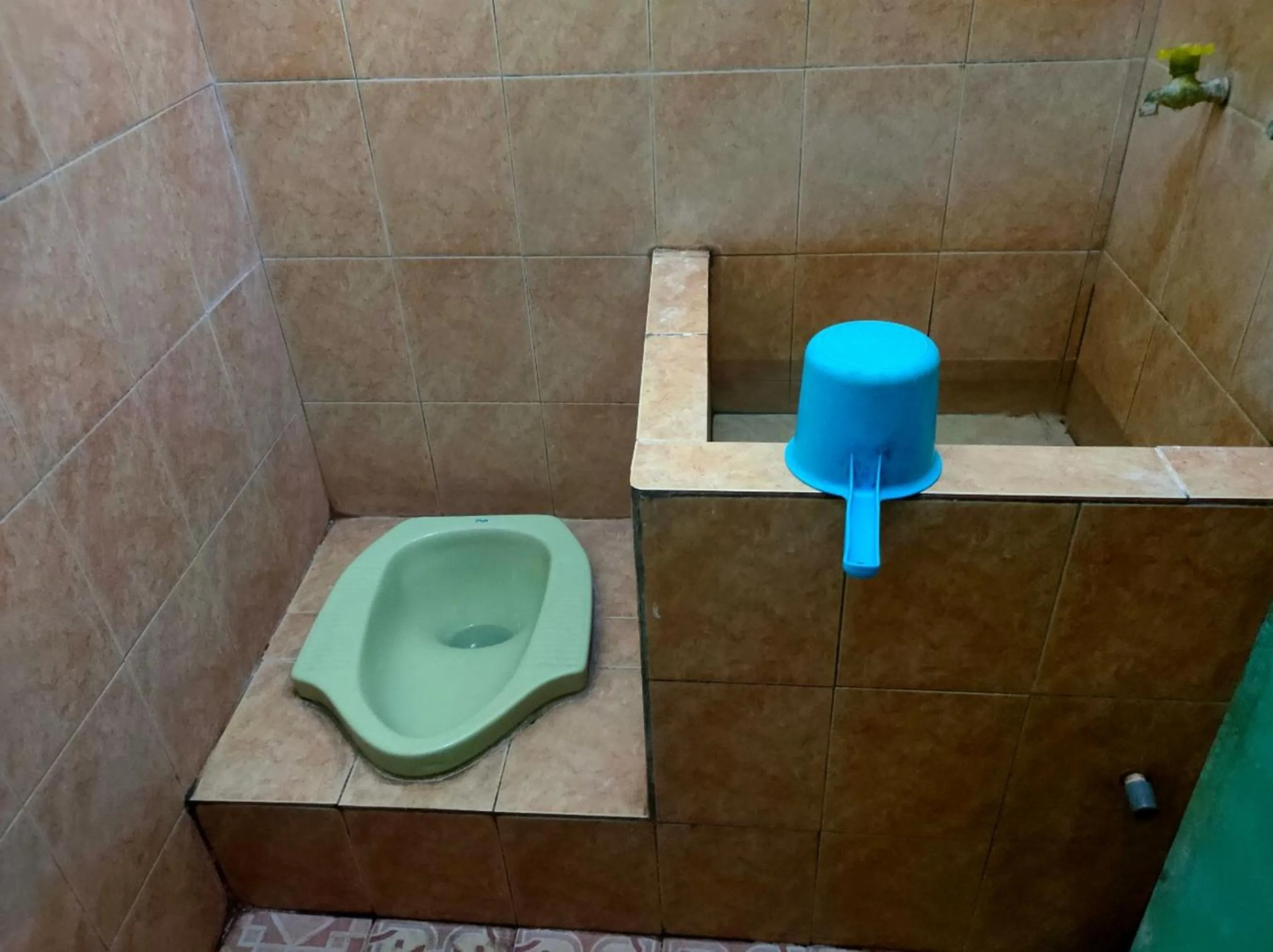 Toilet in Hotel Abimanyu Bandungan