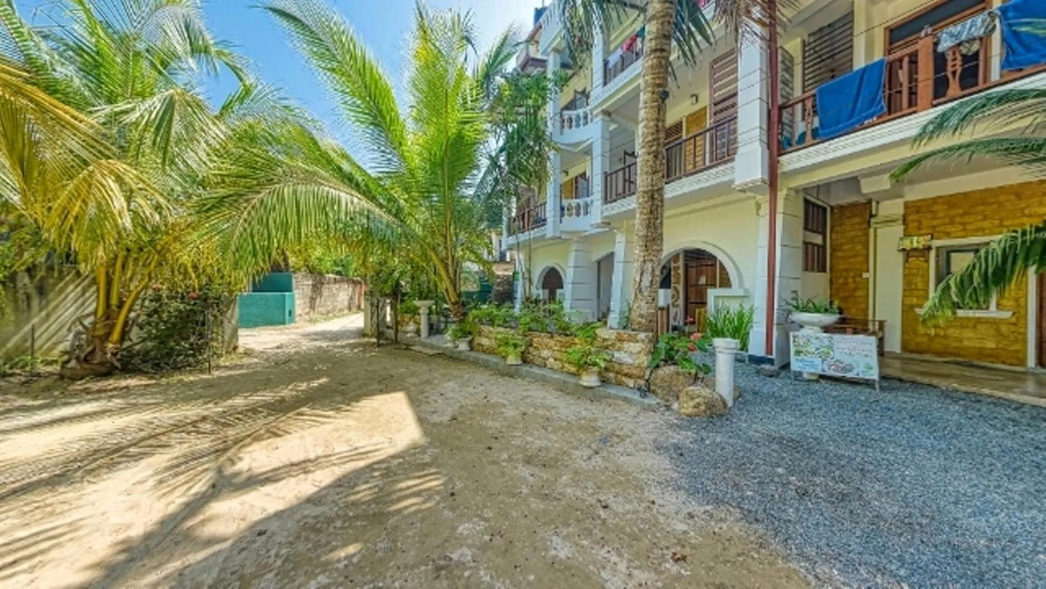 Library in Sky Garden Mini Hotel