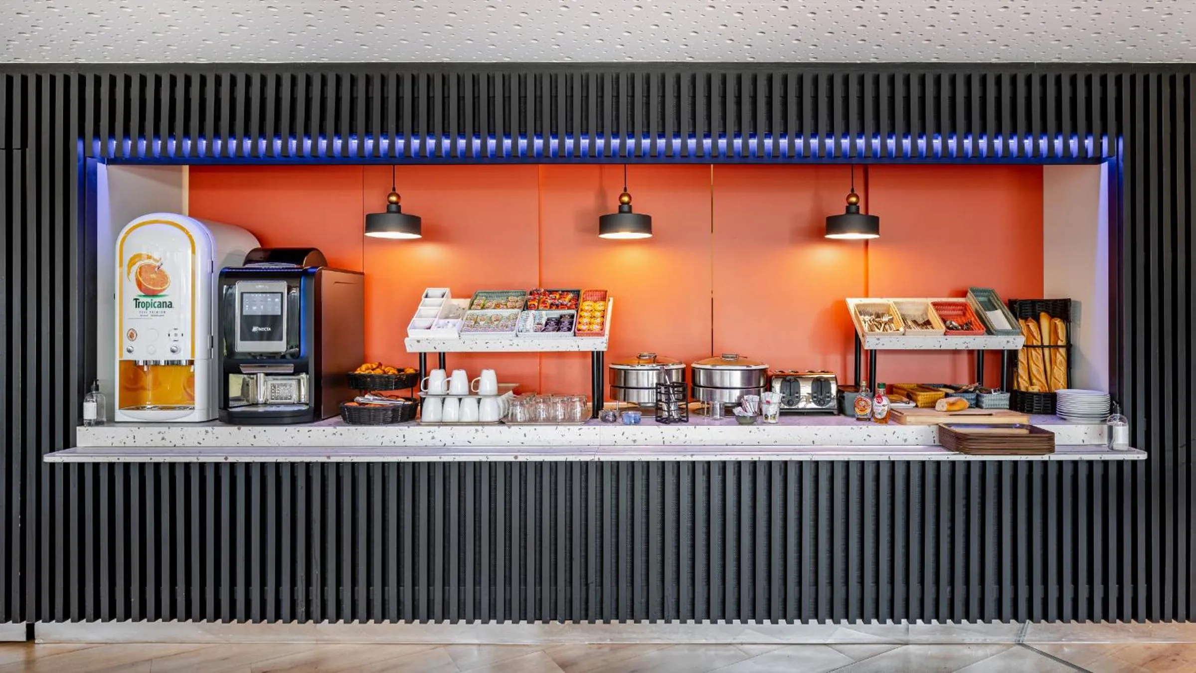 Breakfast in Hôtel Akena Troyes - La Chapelle St-Luc