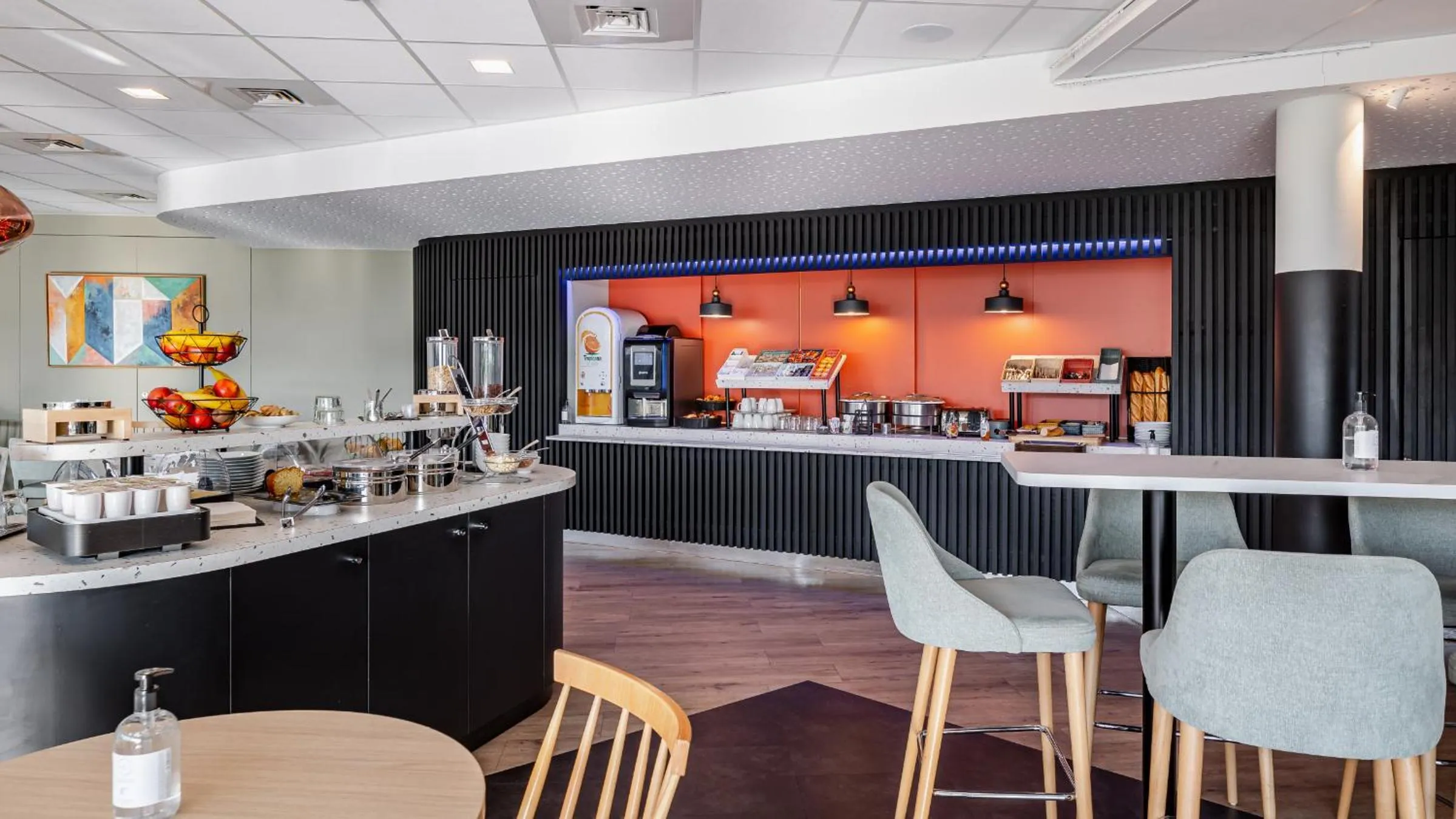 Breakfast in Hôtel Akena Troyes - La Chapelle St-Luc