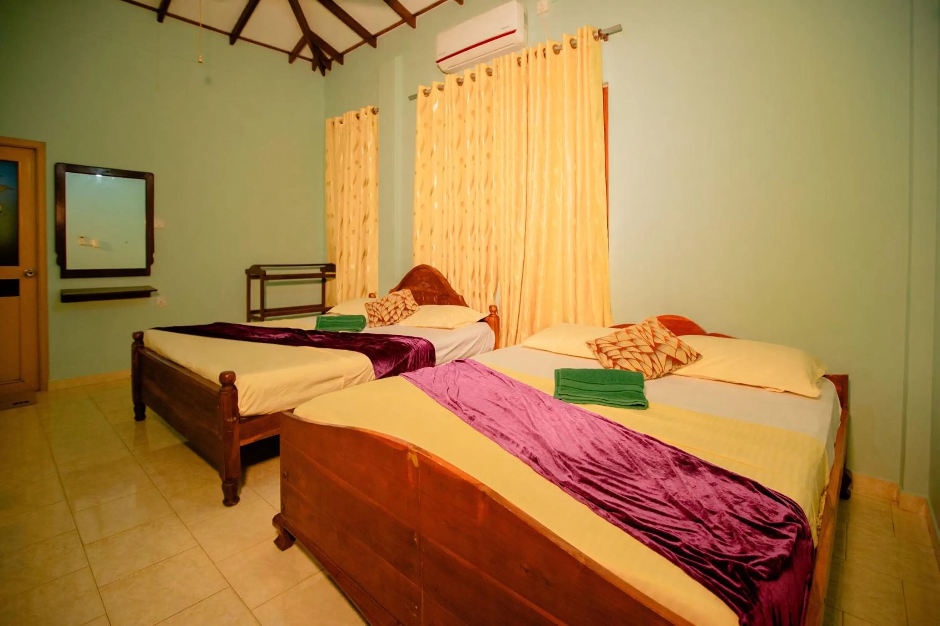 Photo of the whole room, Bed in Yala River Face Inn
