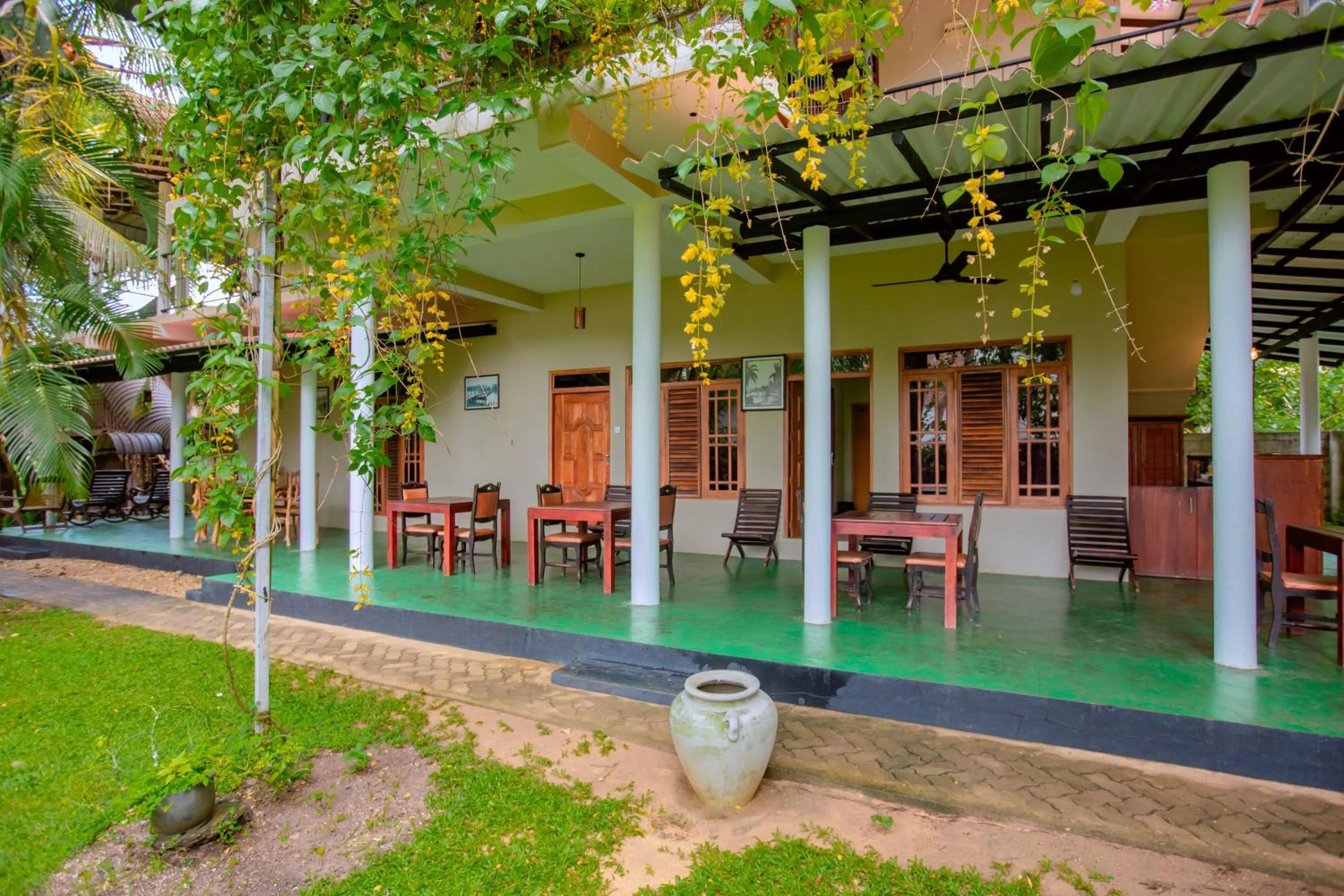 Garden in Yala River Face Inn