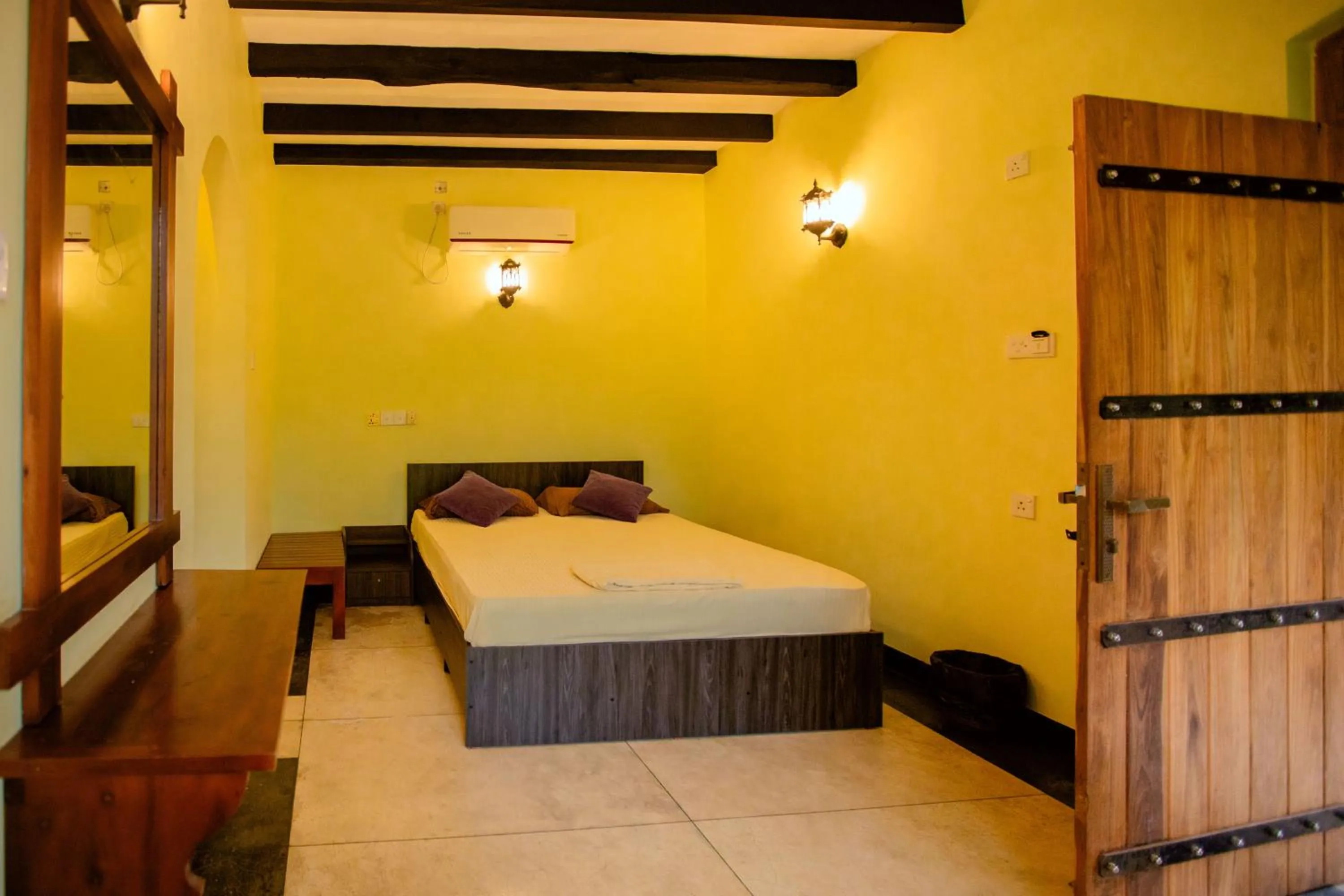 Property building, Bed in Yala River Face Inn