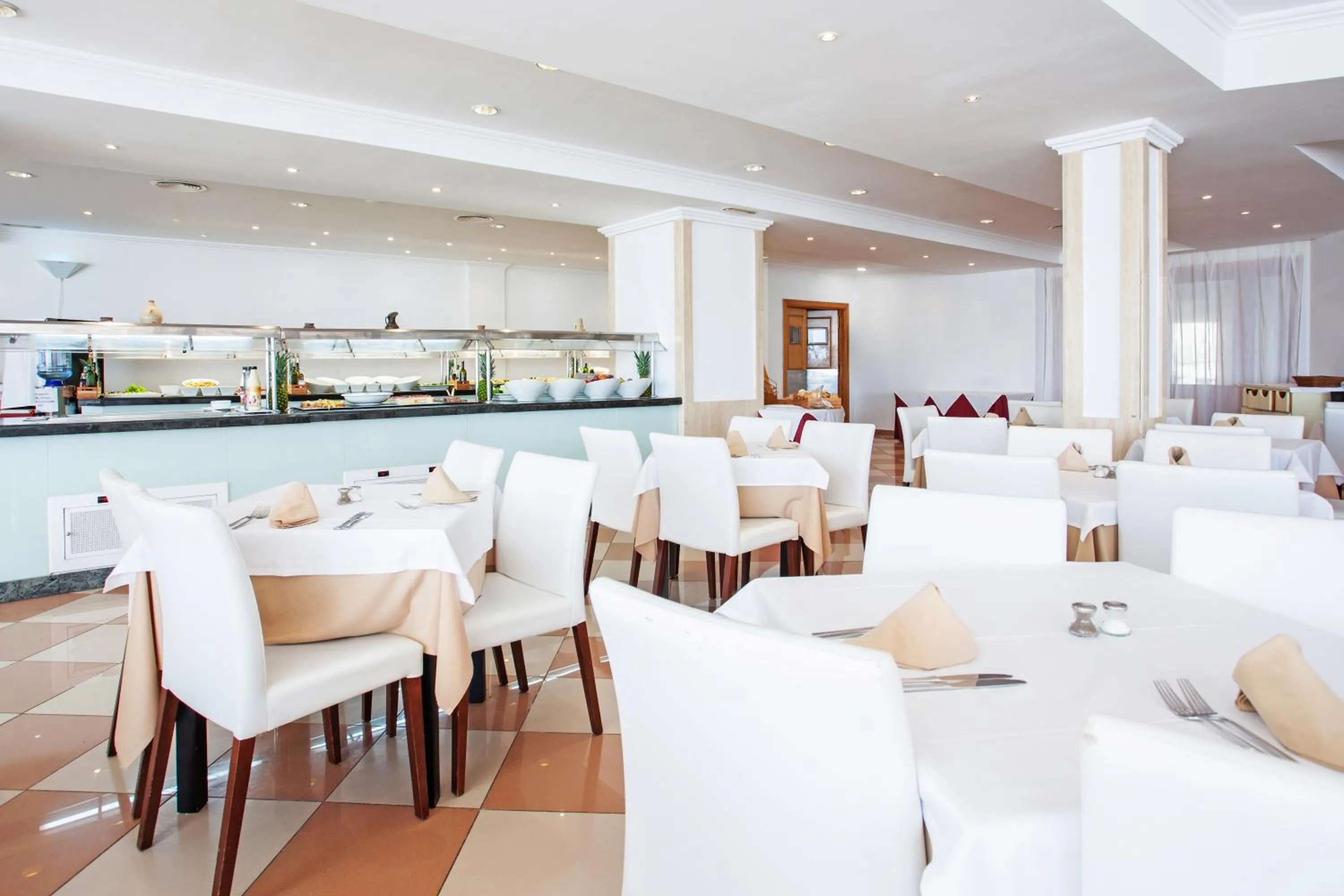 Restaurant/places to eat in Grupotel Imperio Playa