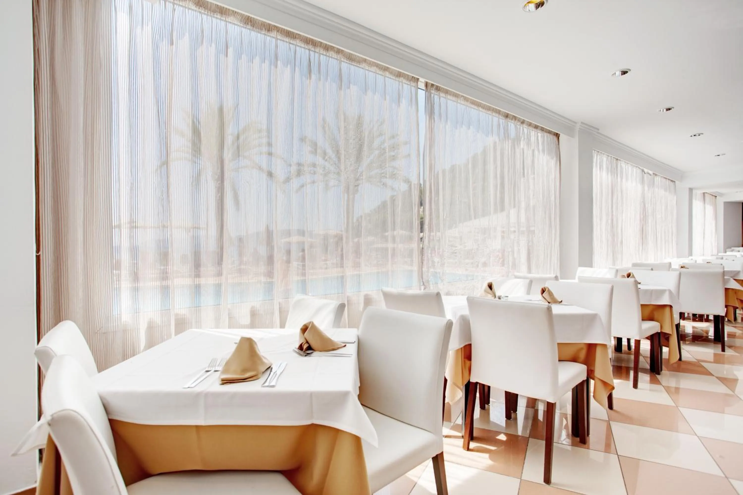 Restaurant/places to eat in Grupotel Imperio Playa