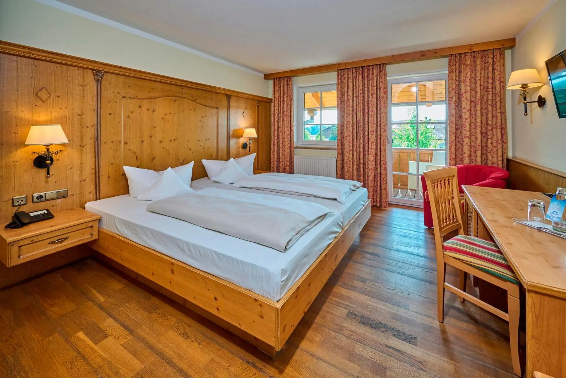 Bed in Hotel Happinger Hof