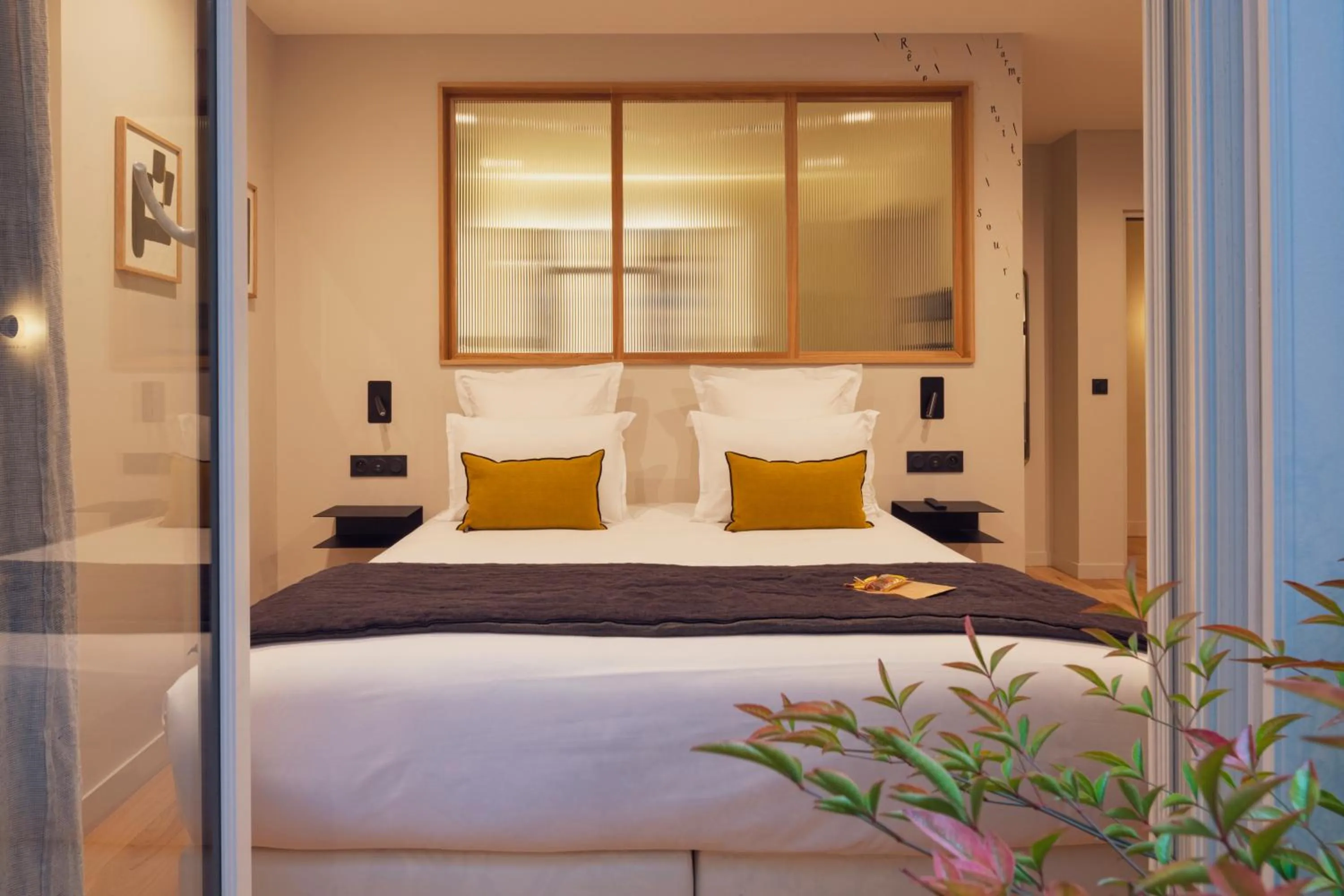 Bed in Tinah Paris, Champs Elysées