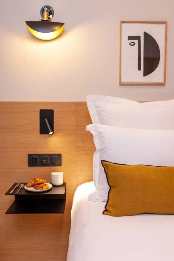 Bed in Tinah Paris, Champs Elysées