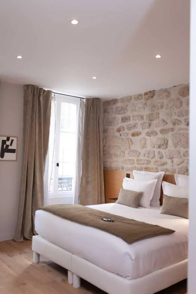 Bed in Tinah Paris, Champs Elysées