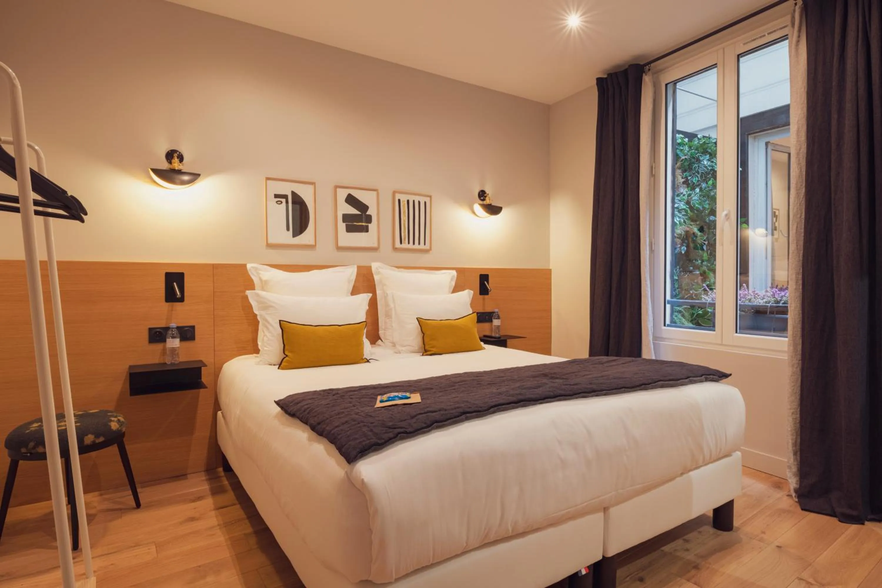 Bed in Tinah Paris, Champs Elysées