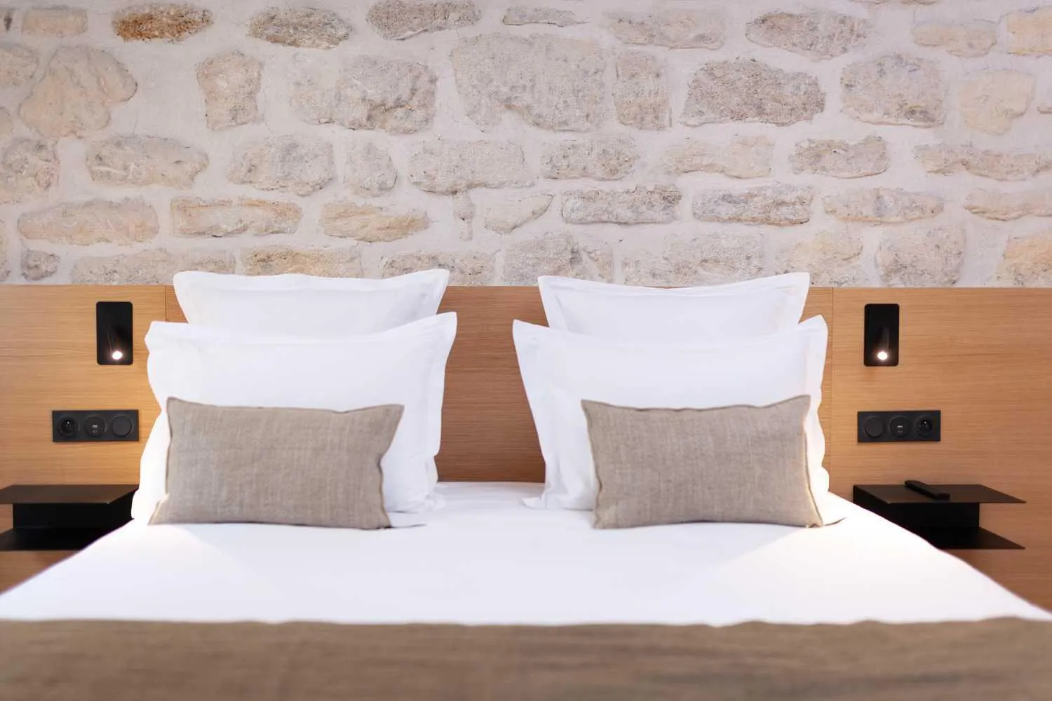 Bed in Tinah Paris, Champs Elysées