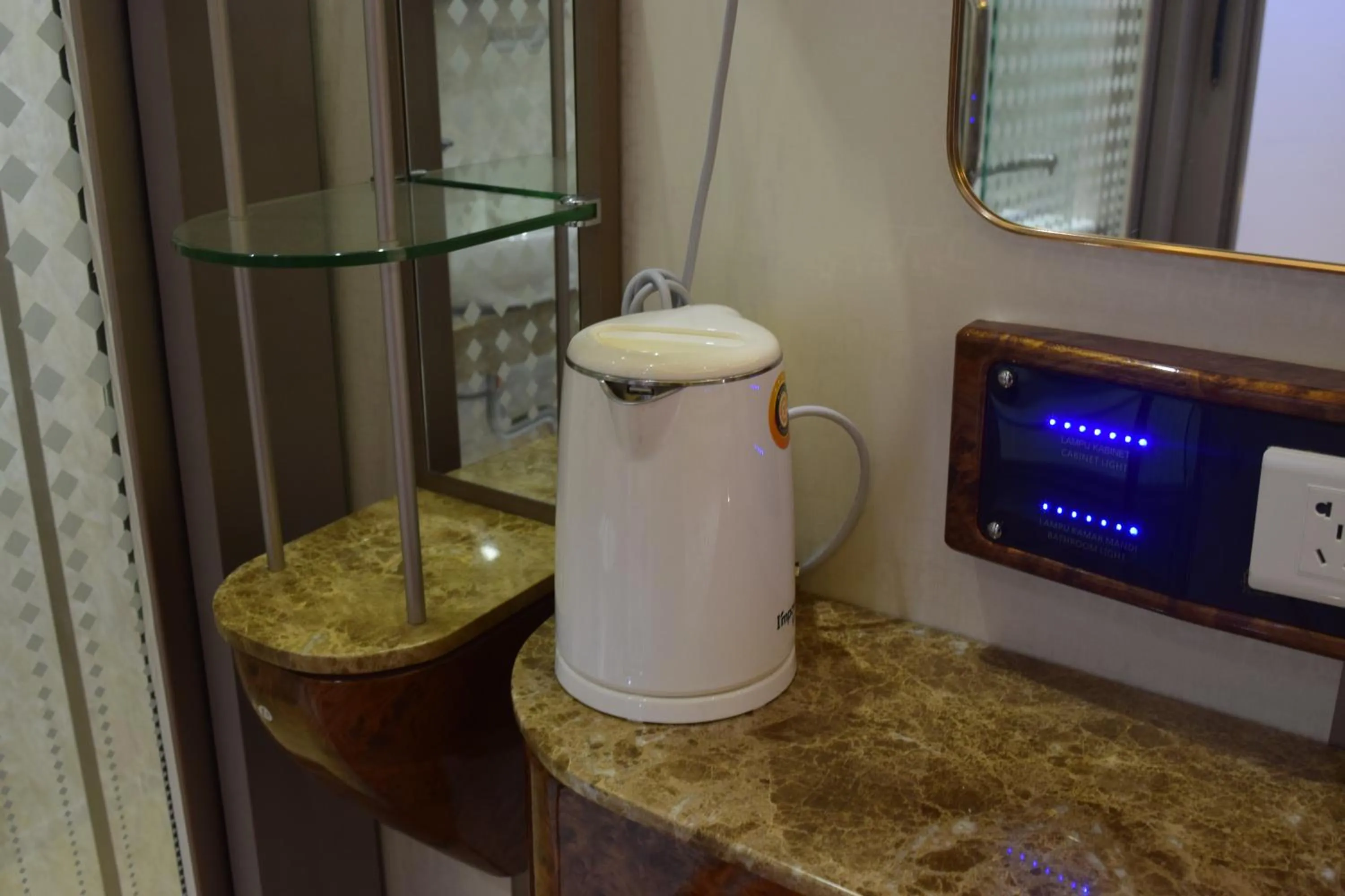 Coffee/tea facilities in TABHotel Capsule Bandung