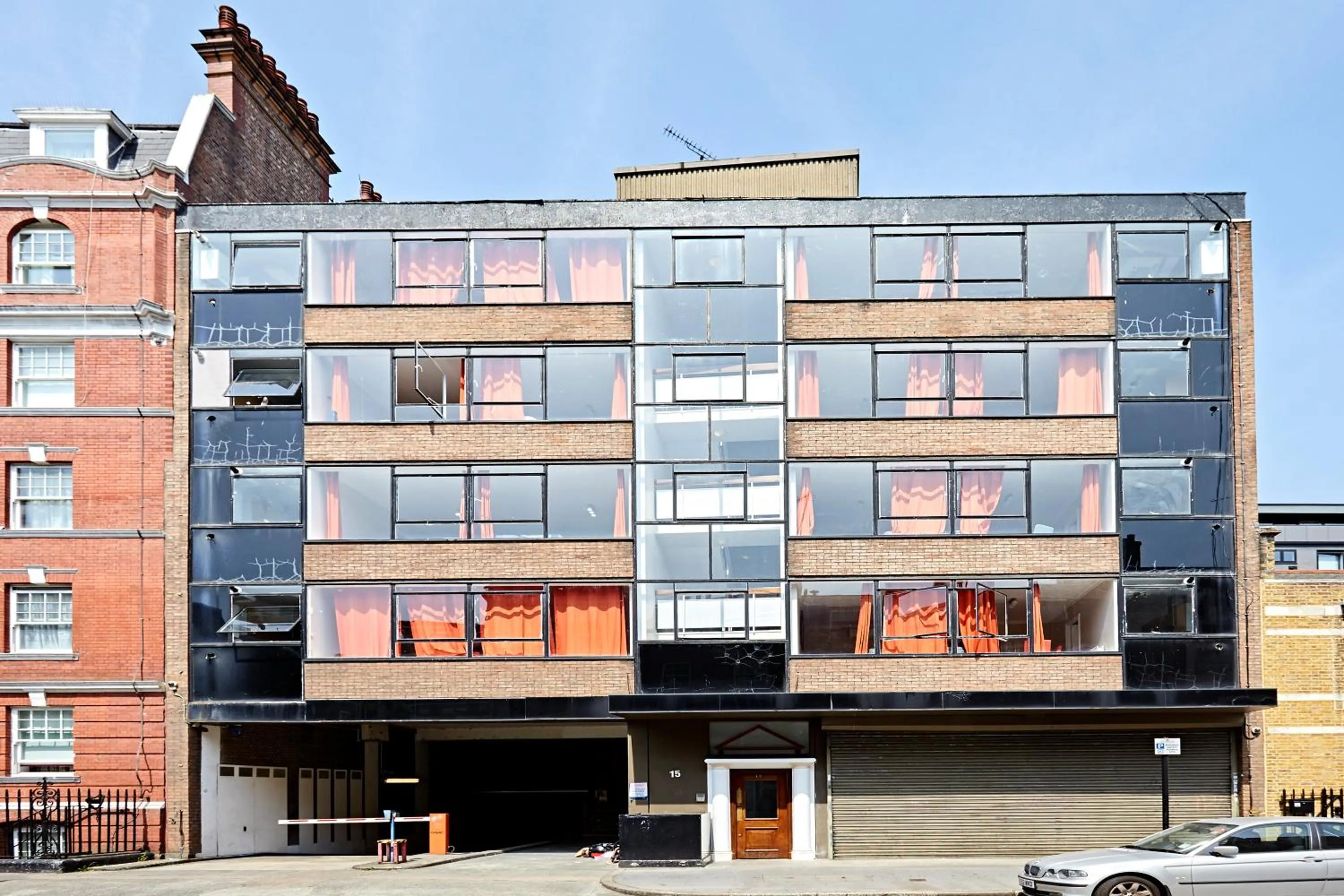 Property building in Park Lane Apartments Crawford Place