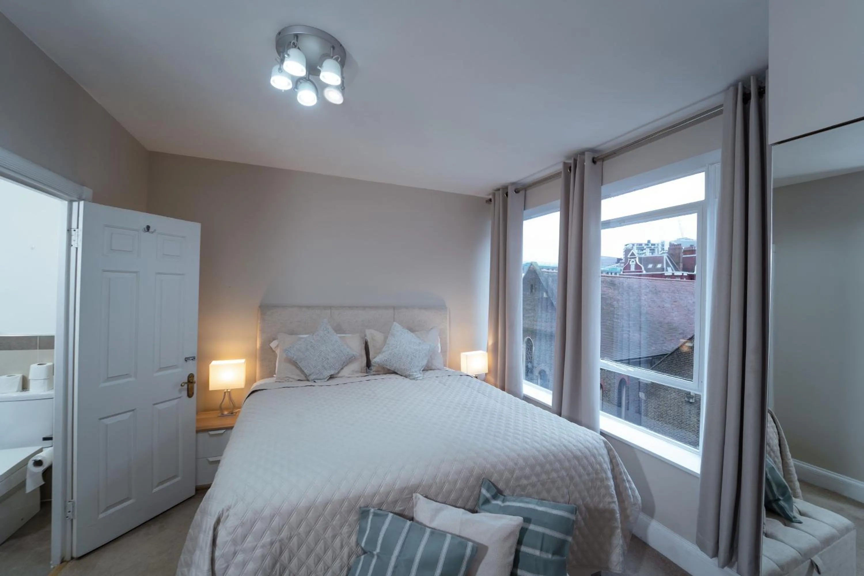 Bed in Park Lane Apartments Crawford Place