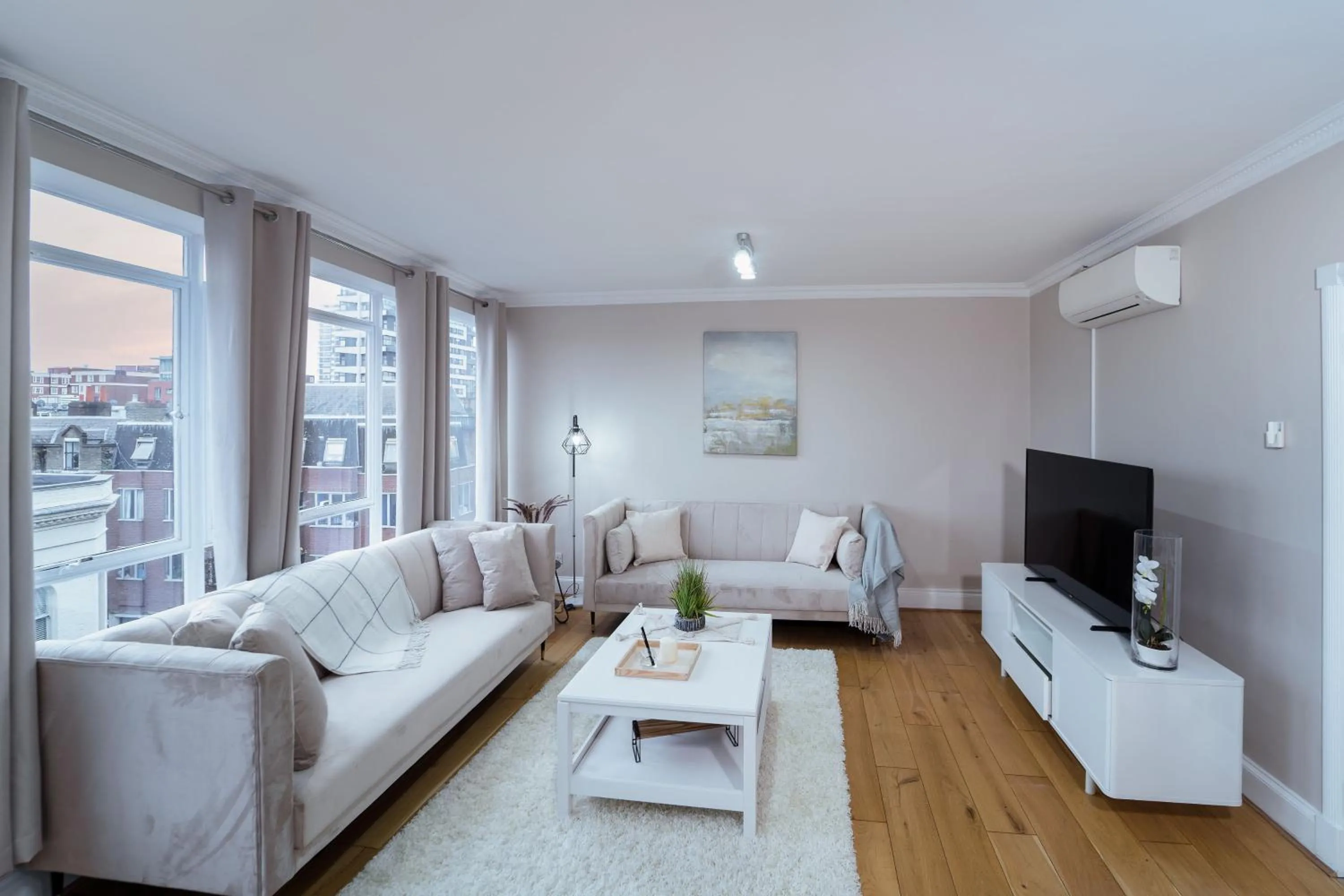 TV and multimedia in Park Lane Apartments Crawford Place