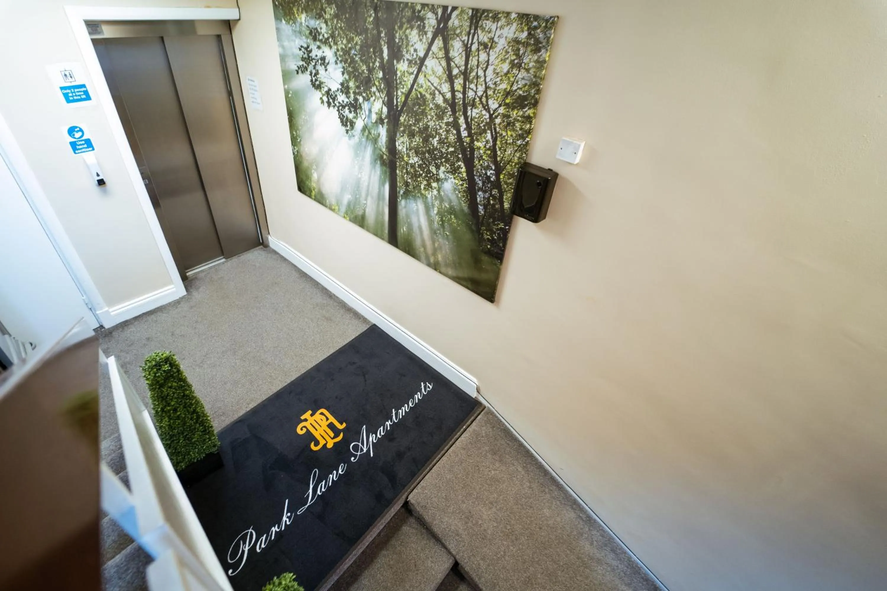 Lobby or reception in Park Lane Apartments Crawford Place