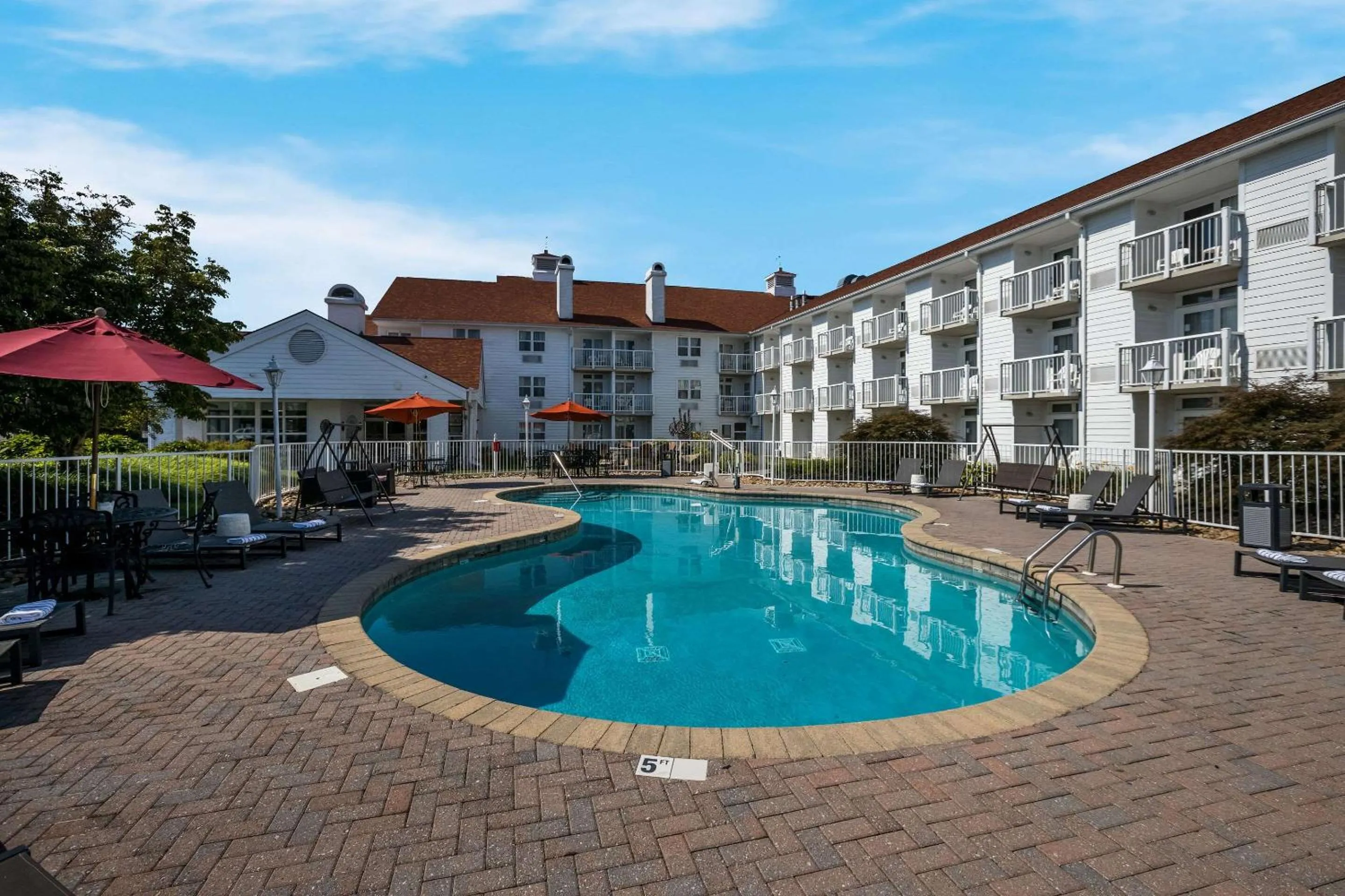 Swimming pool in The Inn at Apple Valley, an Ascend Collection Hotel