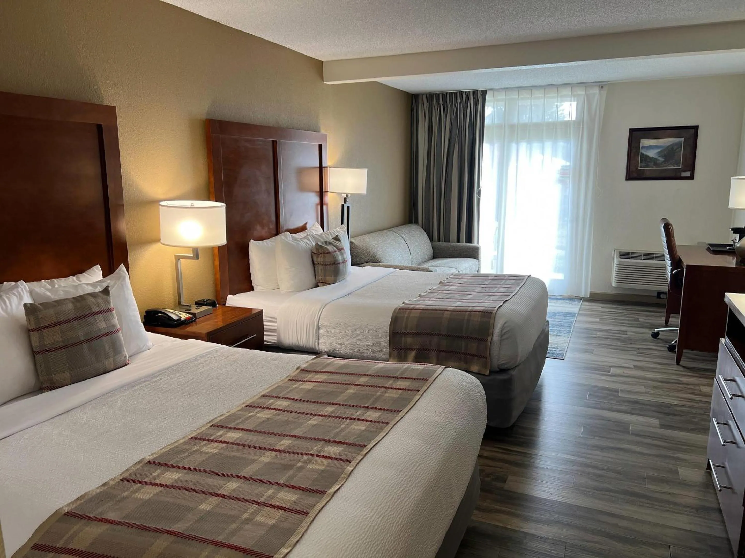 Bedroom, Bed in The Inn at Apple Valley, an Ascend Collection Hotel