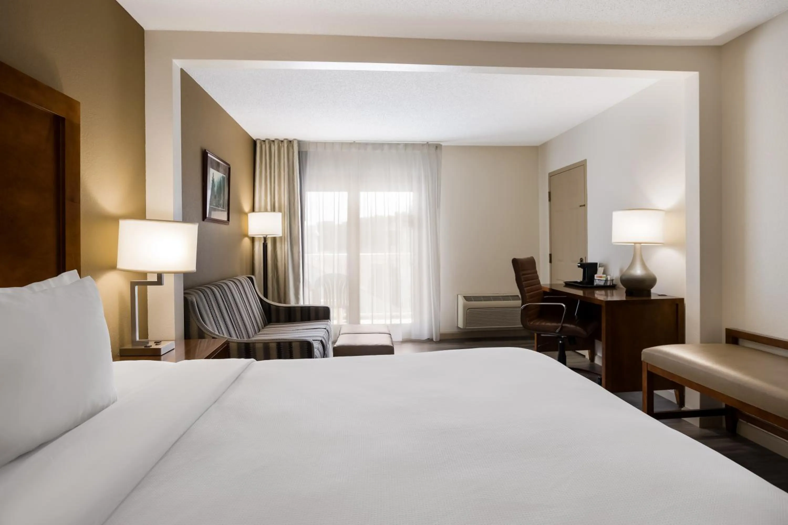 Bed in The Inn at Apple Valley, an Ascend Collection Hotel