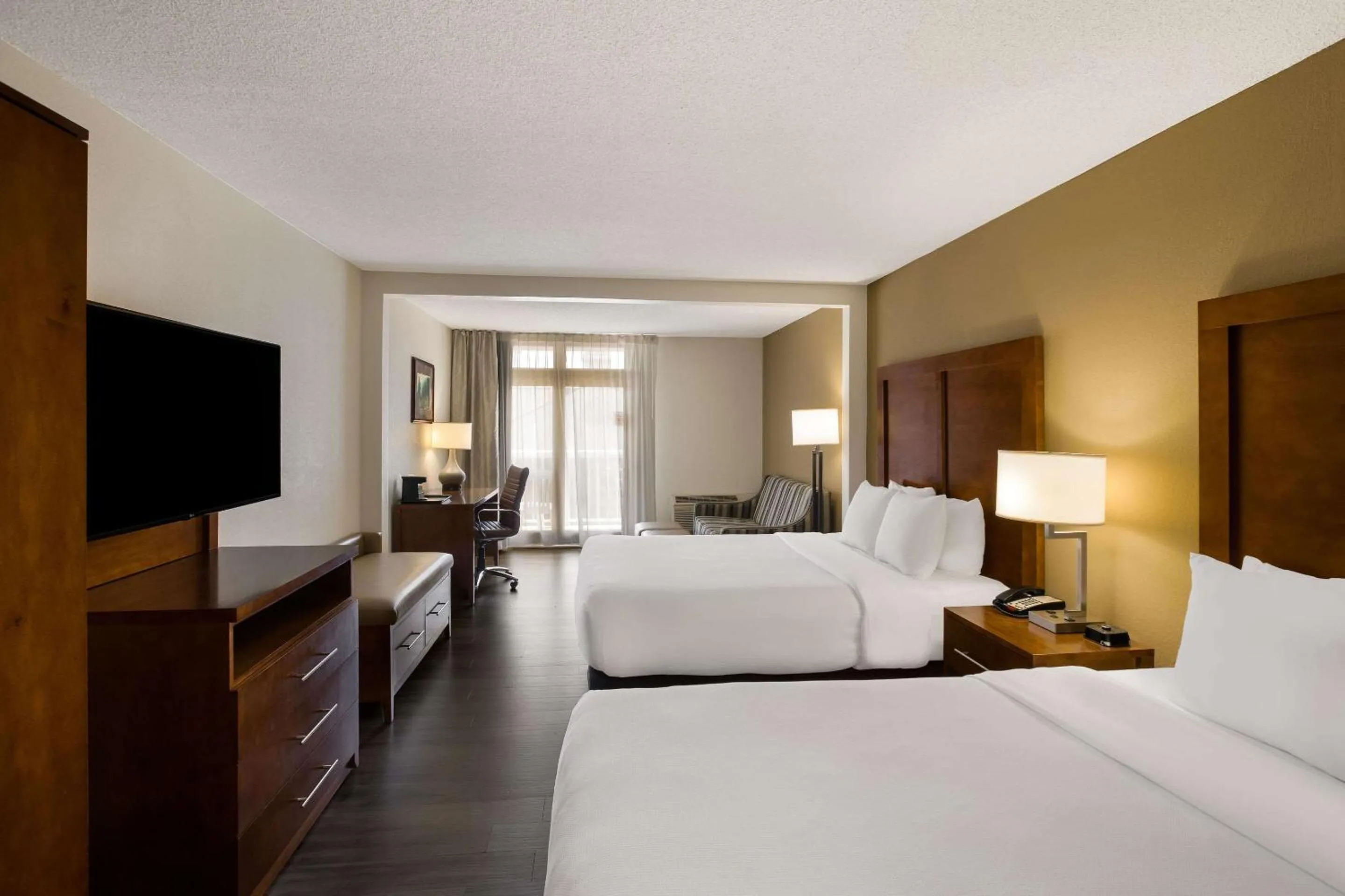 Bedroom, Bed in The Inn at Apple Valley, an Ascend Collection Hotel