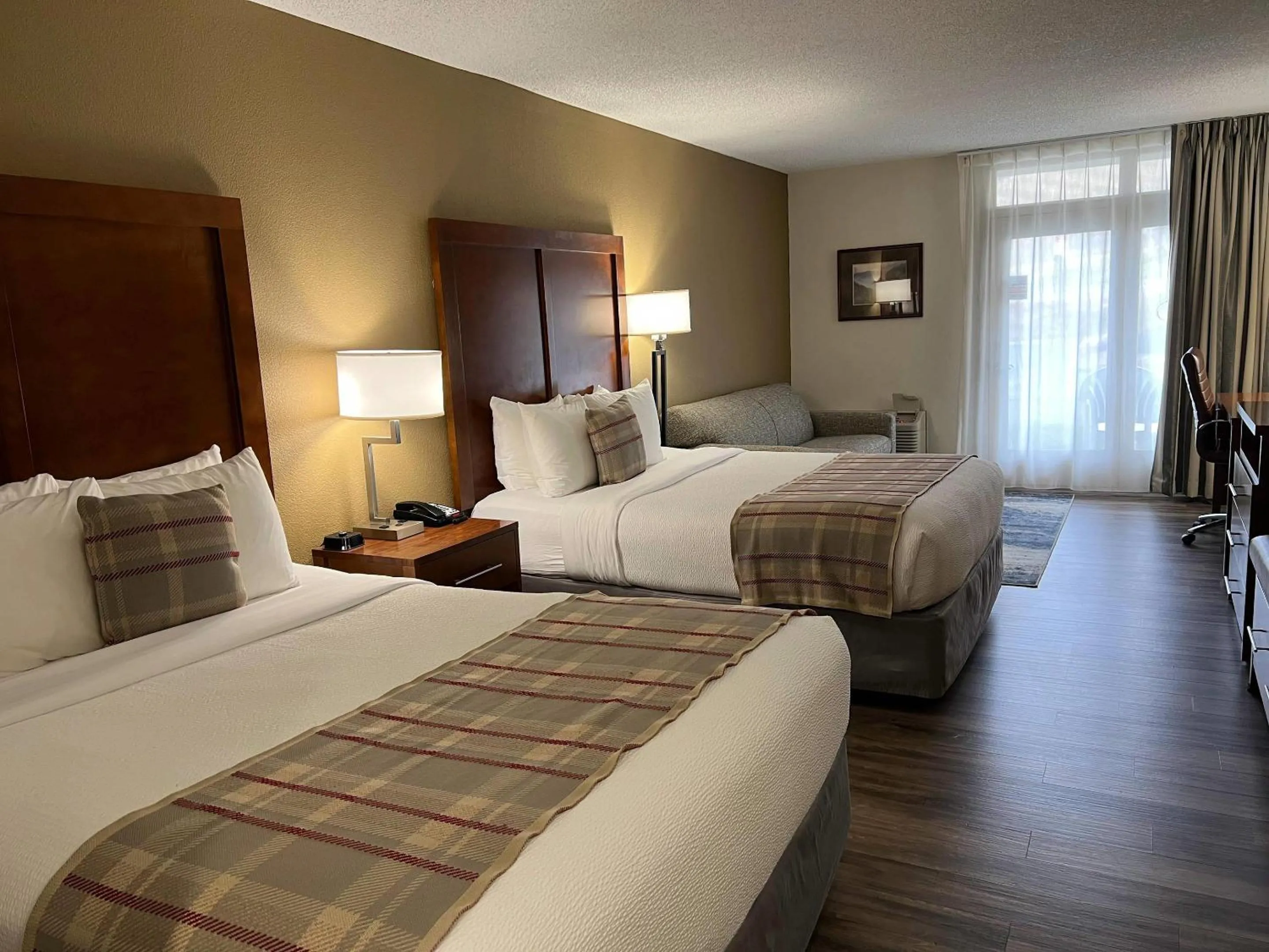 Bedroom, Bed in The Inn at Apple Valley, an Ascend Collection Hotel