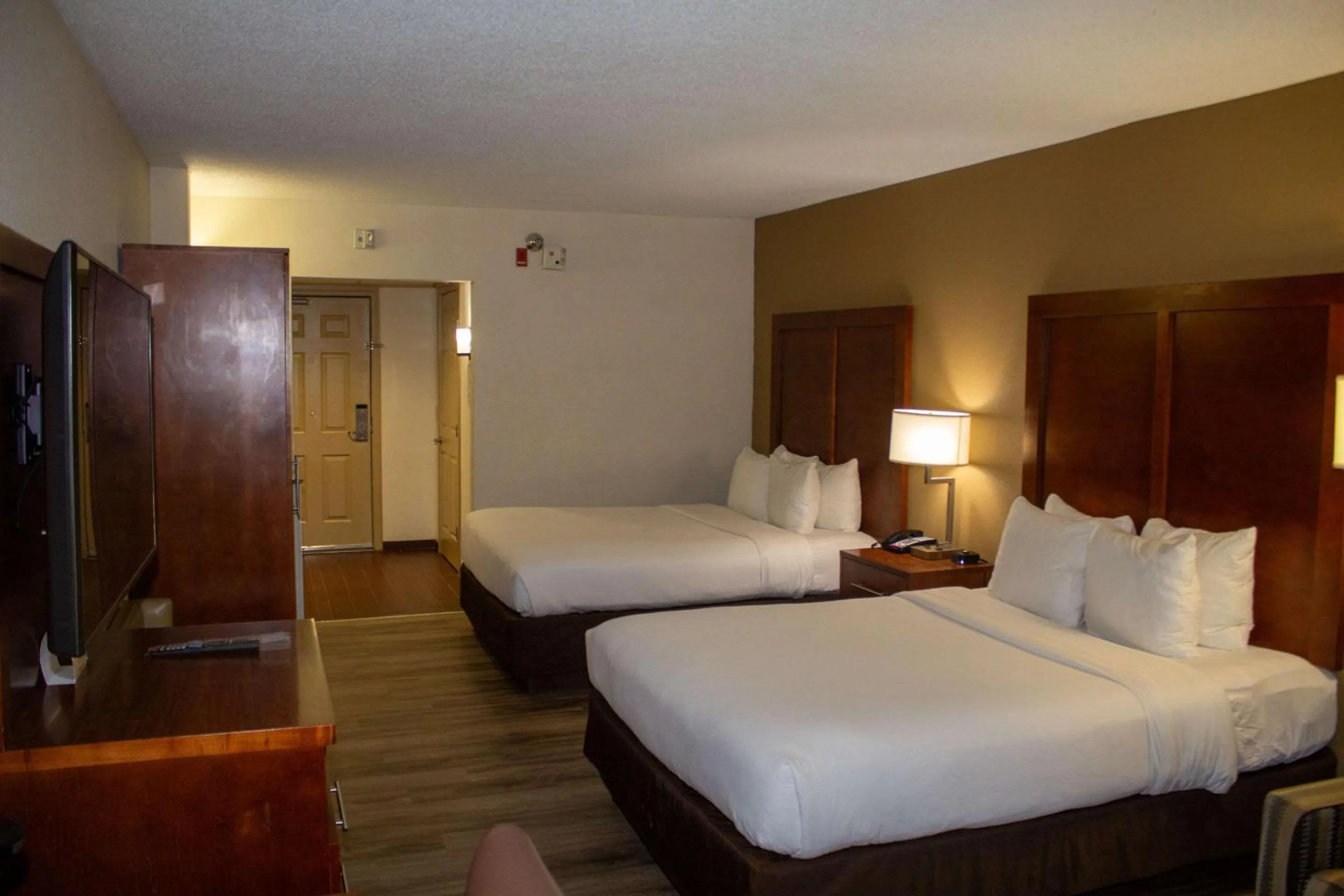 Bedroom, Bed in The Inn at Apple Valley, an Ascend Collection Hotel