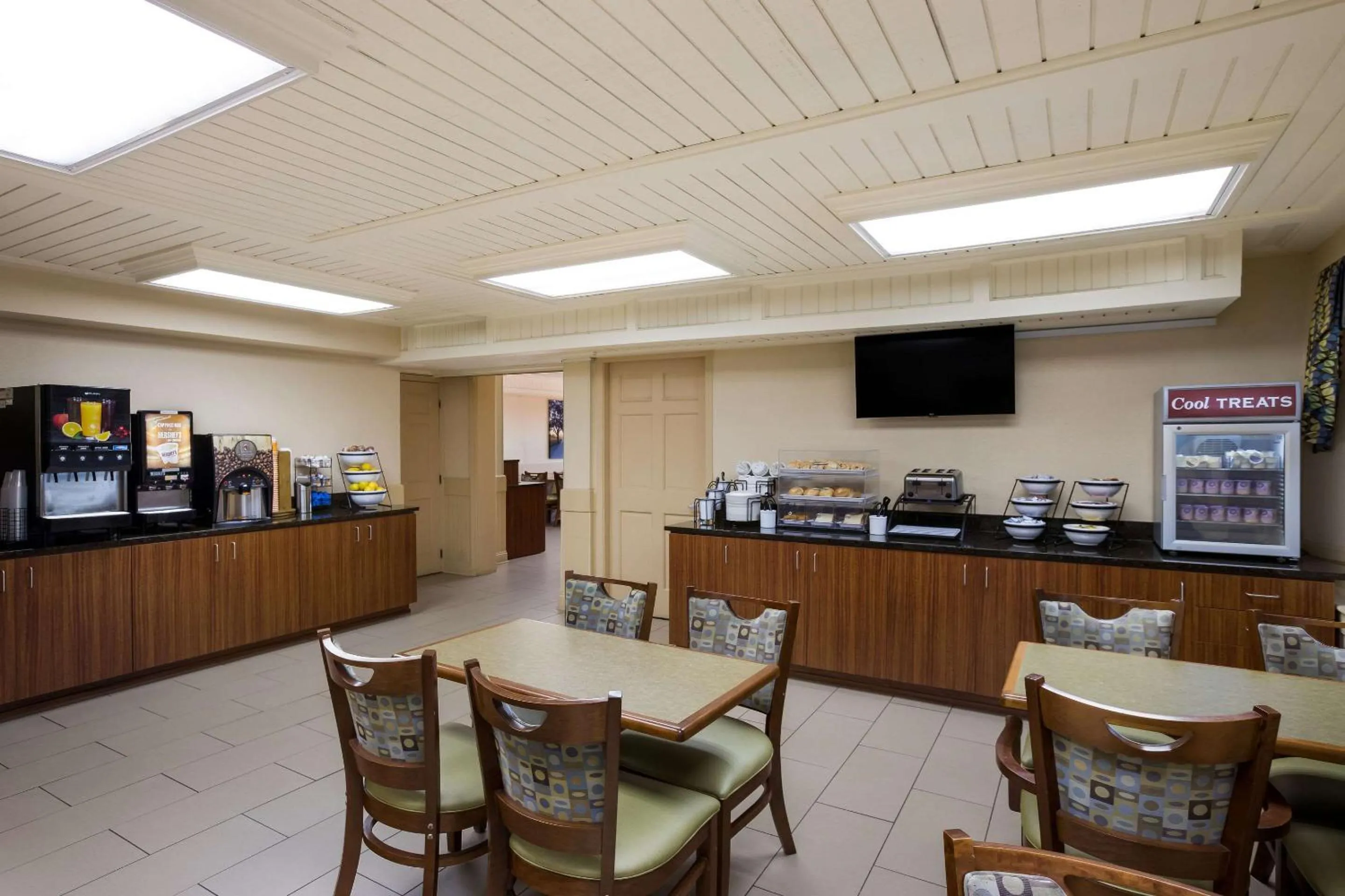 Breakfast in The Inn at Apple Valley, an Ascend Collection Hotel